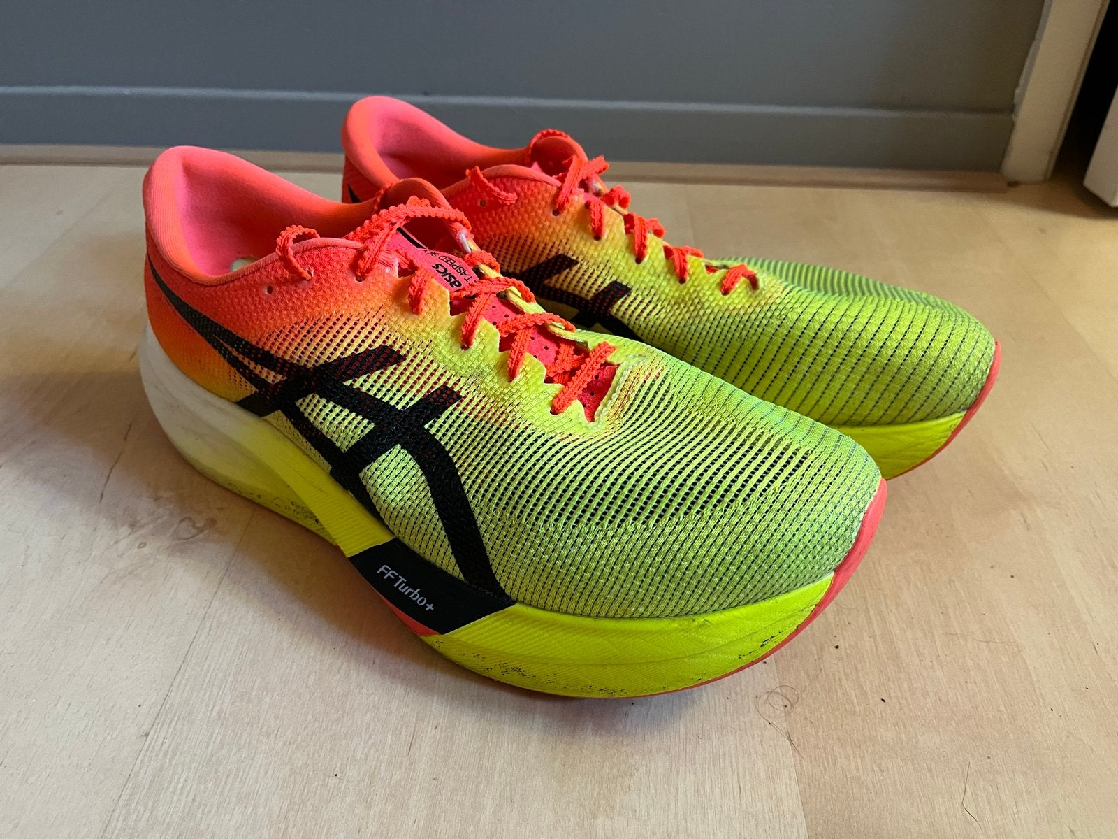 Asics Metaspeed Sky Paris - Maat 45 - 75km gelopen, Sport en Fitness, Loopsport en Atletiek, Gebruikt, Hardloopschoenen, Ophalen of Verzenden