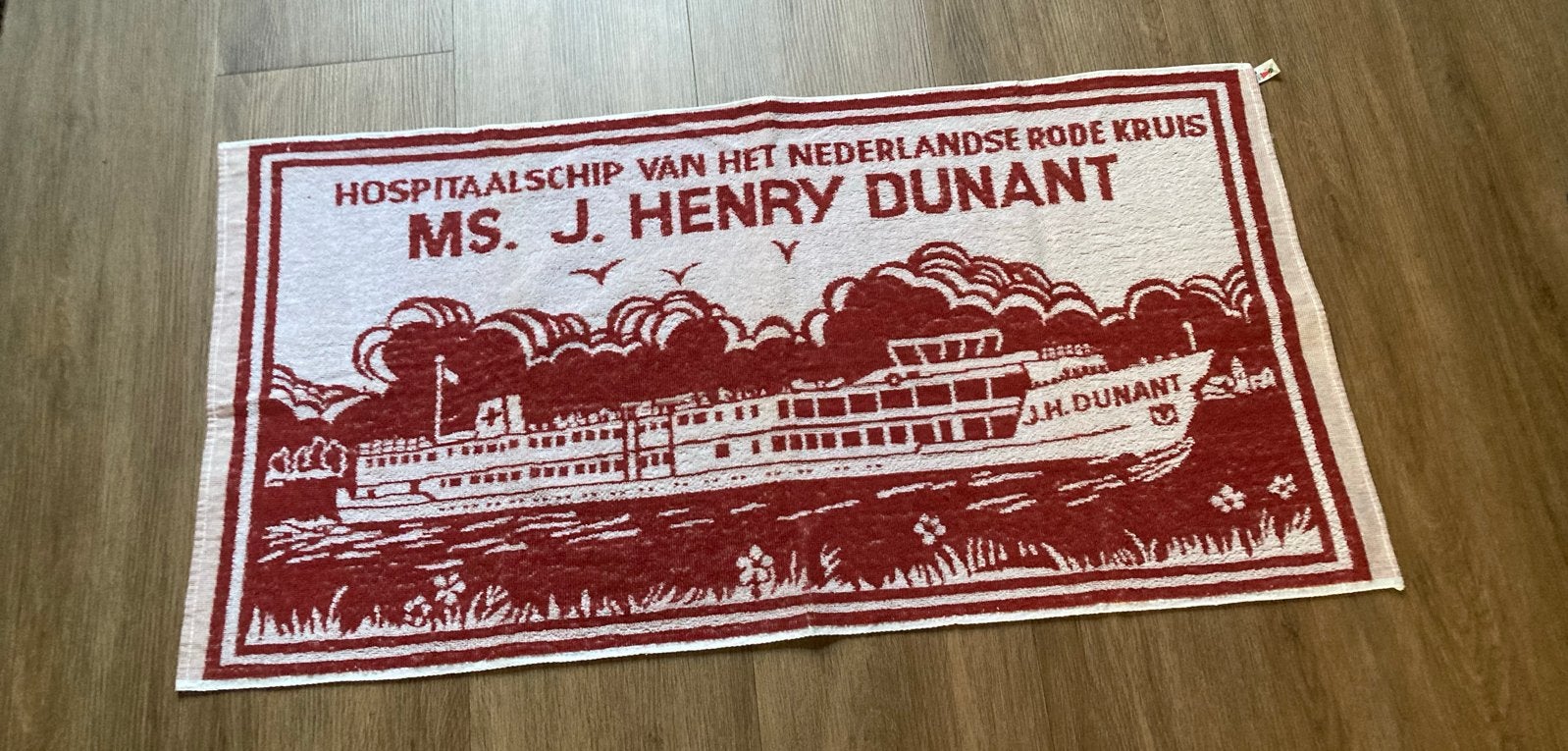Vintage badhanddoek MS J. Henry Dunant Rode Kruis, Huis en Inrichting, Ophalen of Verzenden, Zo goed als nieuw, Rood