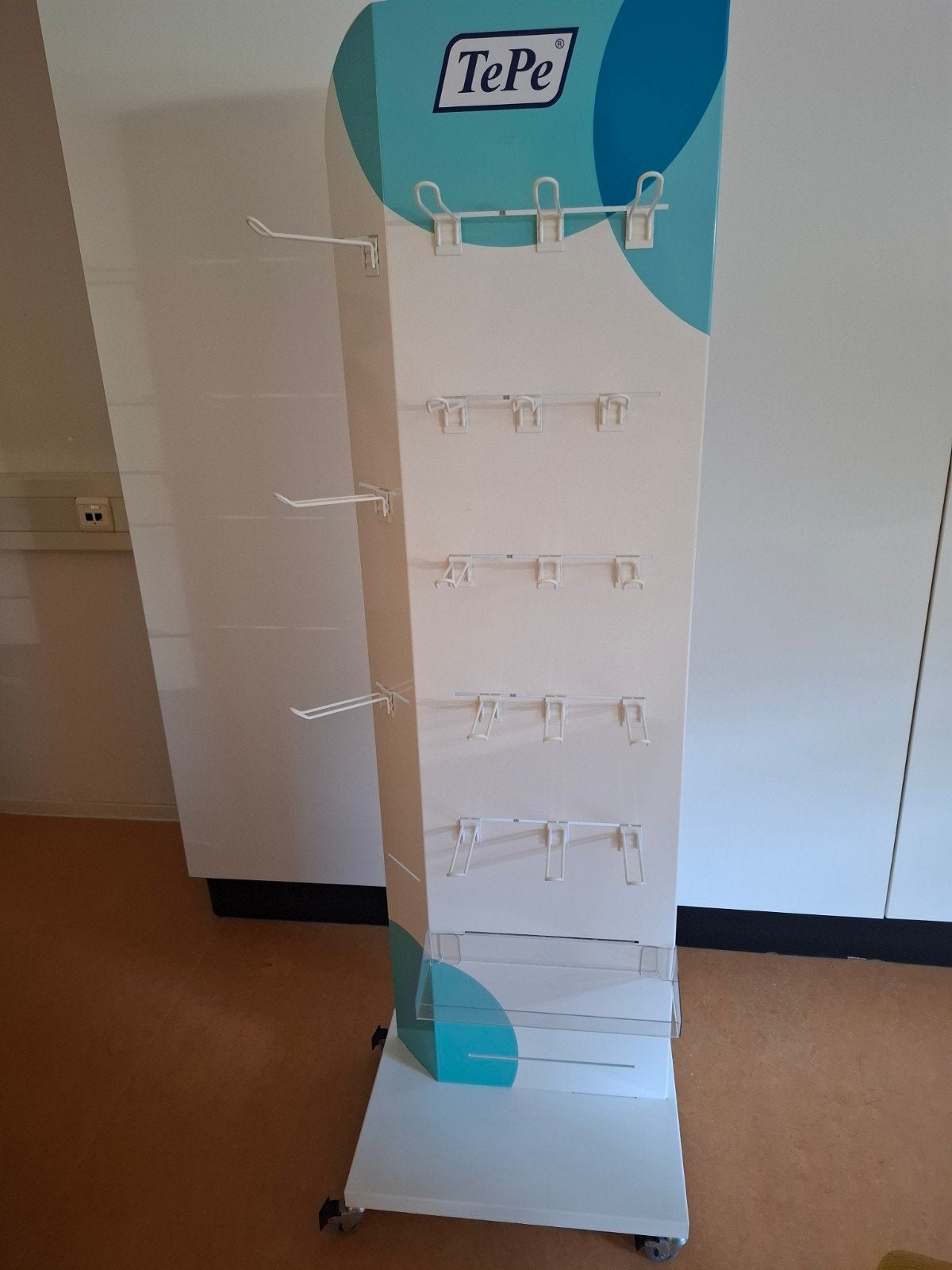 Display rek op wielen, Ophalen