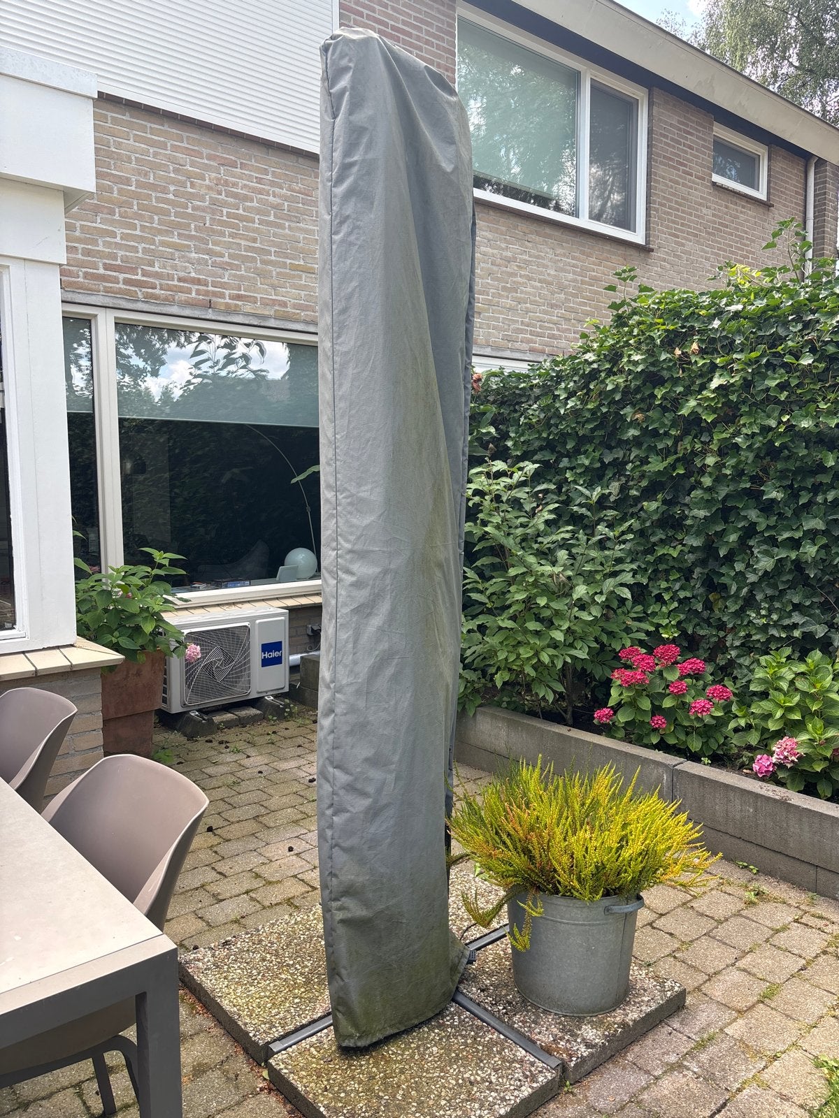 Grote parasol met hoes en voet, Ophalen, Gebruikt, 2 tot 3 meter, Stokparasol
