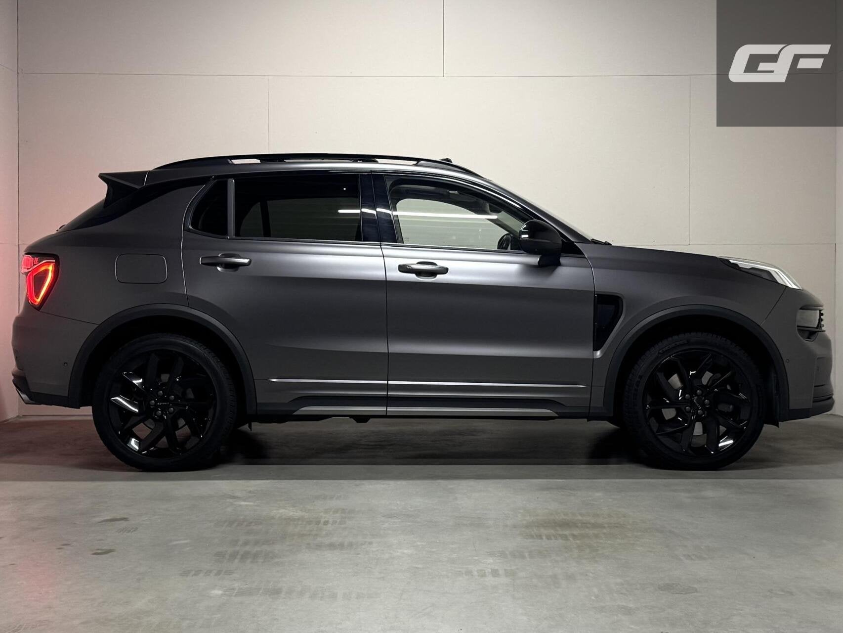 Lynk & Co 01 1.5 Plug-in Black Edition Mattgrijs Sfeerver. C, Auto's, Dealer onderhouden, Stof, Met garantie (alle), Plug-in hybride