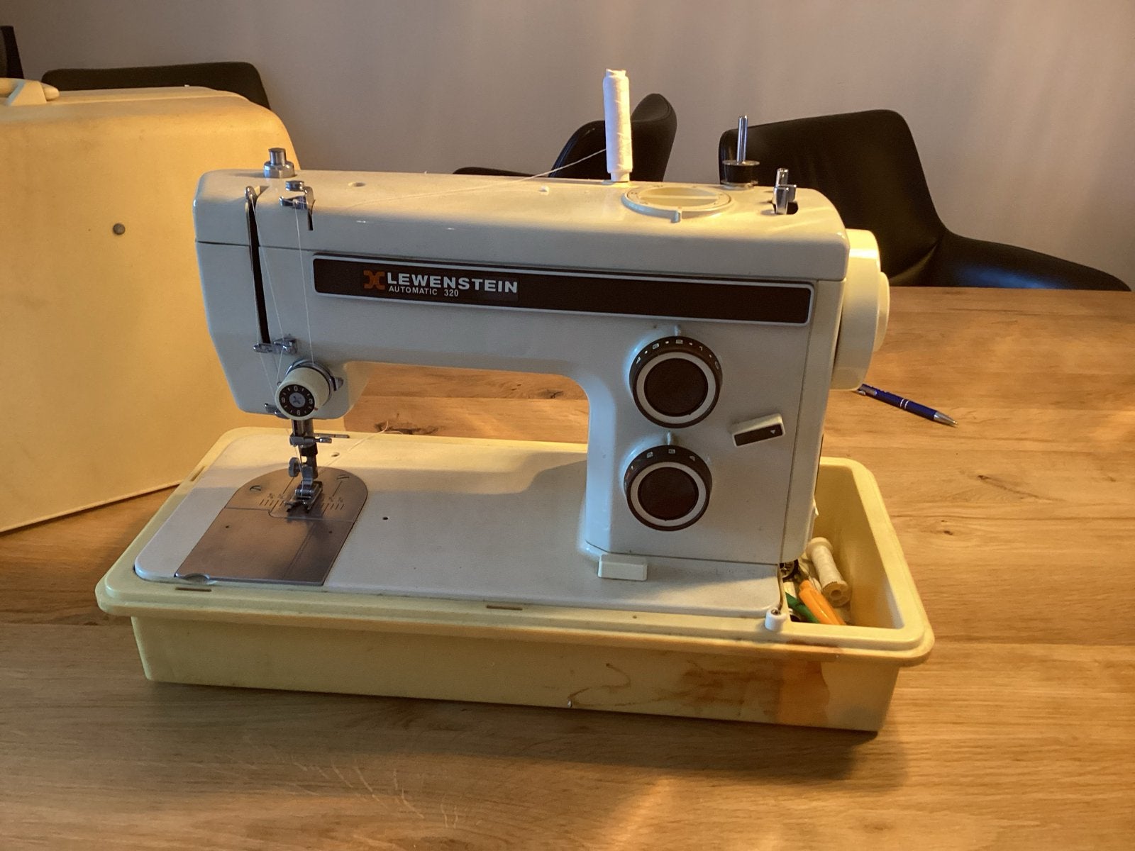Lewenstein Automatic 320 Naaimachine met koffer, Hobby en Vrije tijd, Ophalen, Gebruikt, Naaimachine, Lewenstein