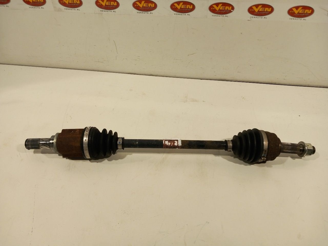 Aandrijfas links voor Nissan Note, Onderdelen@venauto.nl, Van der Ven Autorecycling B.V., Gebruikt, Ettenseweg 76, 4706 PB Roosendaal, The Netherlands