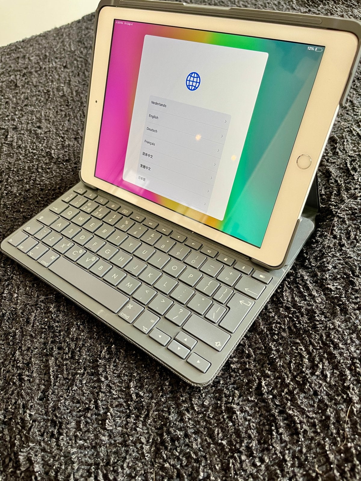 Foto 2 van iPad (6e generatie) Wi-Fi + Cellular (meer stuks aanwezig)