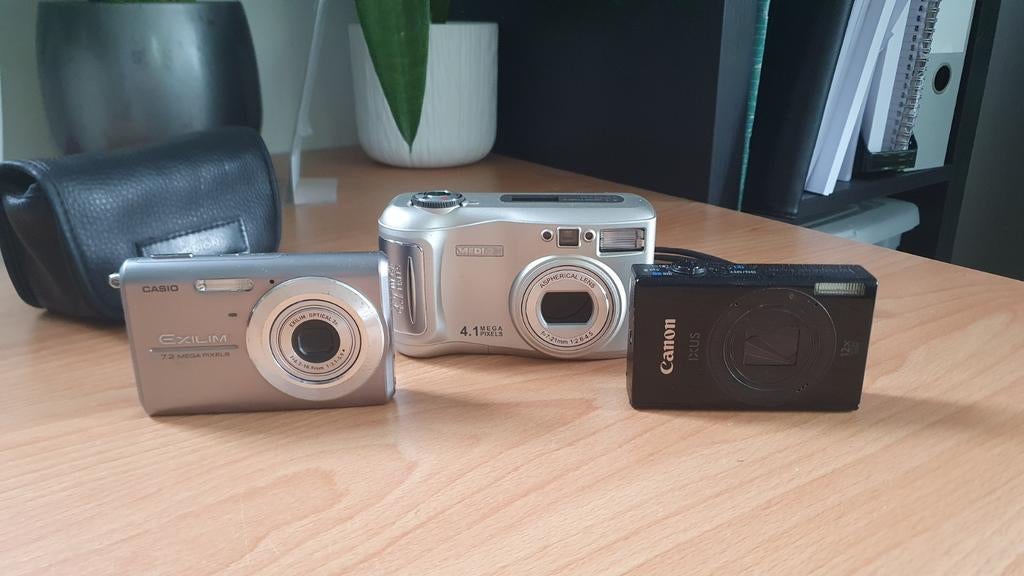 Drie digitale camera's: Canon, Casio, Medion; ongetest, Audio, Tv en Foto, Fotocamera's Digitaal, Gebruikt, Canon, Compact, Ophalen of Verzenden