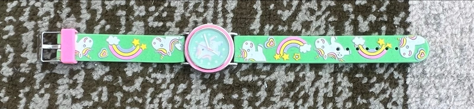Leuk kinderhorloge met eenhoorns en regenbogen, Sieraden, Tassen en Uiterlijk, Horloges | Kinderen, Verzenden, Gebruikt