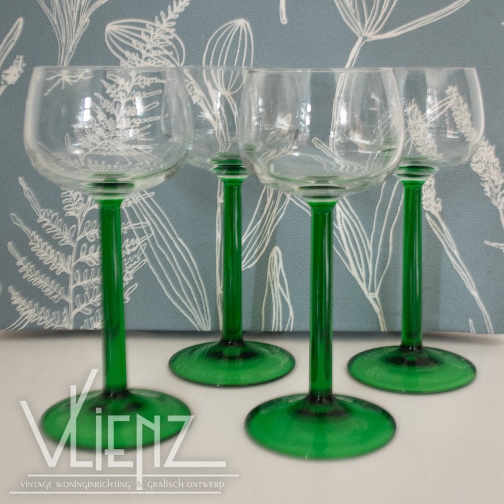 Vier vintage retro Franse wijnglazen groene hoge voet borrel, Gebruikt, -, -, Overige typen