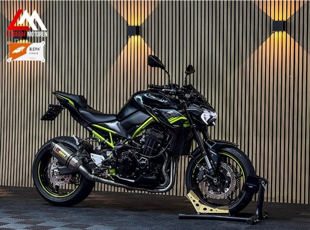KAWASAKI Z900 PERFORMANCE - Volledige Akrapovic - Tft scherm, 4 cilinders, 948 cc, Bedrijf, Onbekend