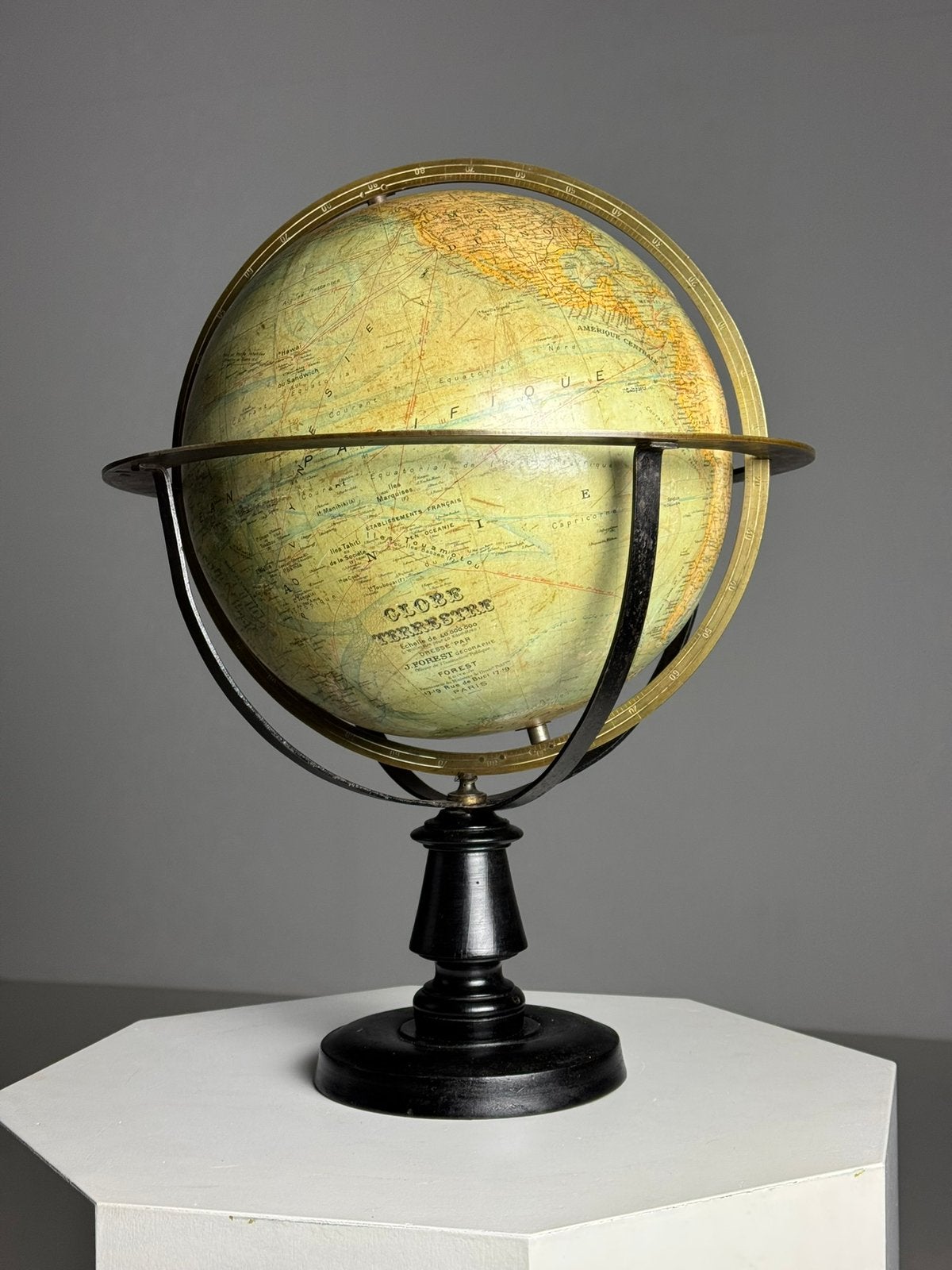 Globe J. Forest Paris