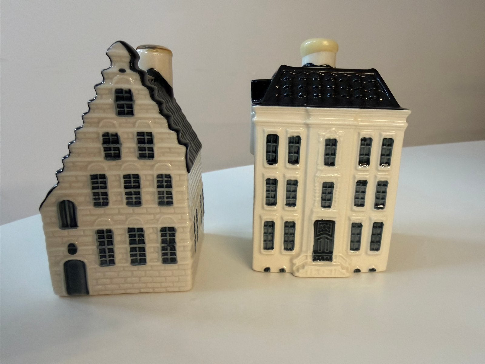 KLM huisjes nrs. 44 en 93 - Onbeschadigd en gevuld, Ophalen of Verzenden, Zo goed als nieuw, 41 t/m 60, Gevuld