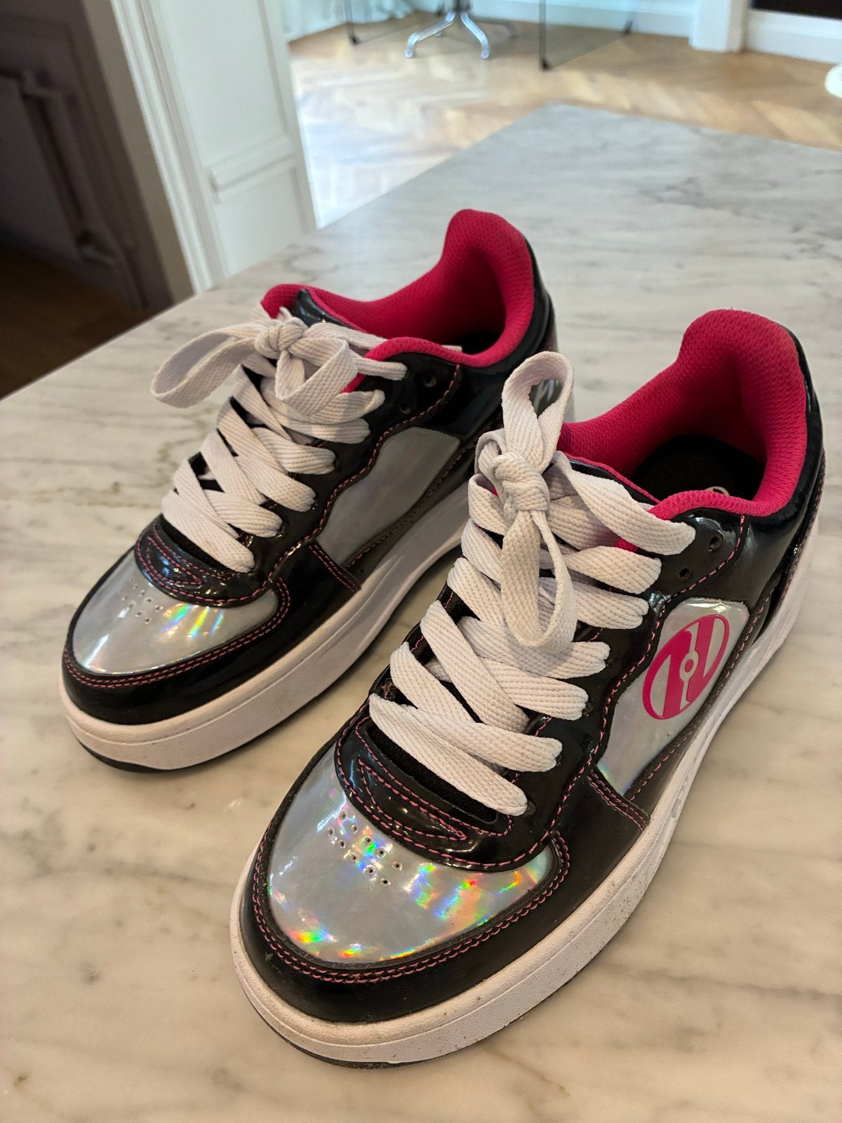 Heelys rolschoenen - Zwart/Roze/Holografisch - Maat 34, Meisje, Schoenen, Ophalen of Verzenden, Zo goed als nieuw