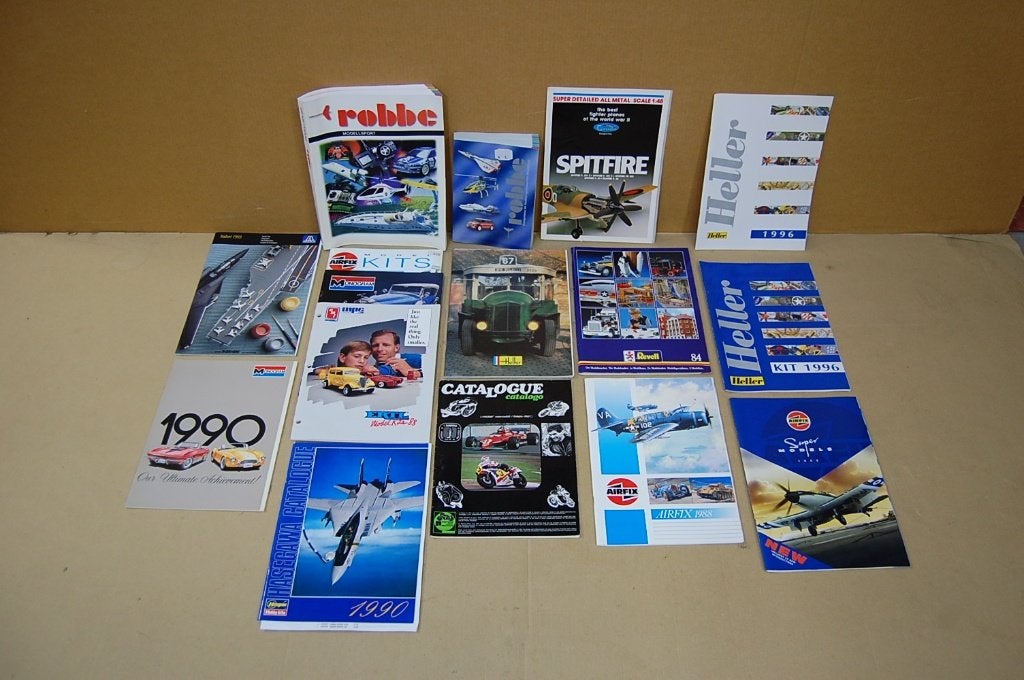 MODELBOUW CATALOGI EN FOLDERS., Ophalen, Gebruikt, 1:32 tot 1:50
