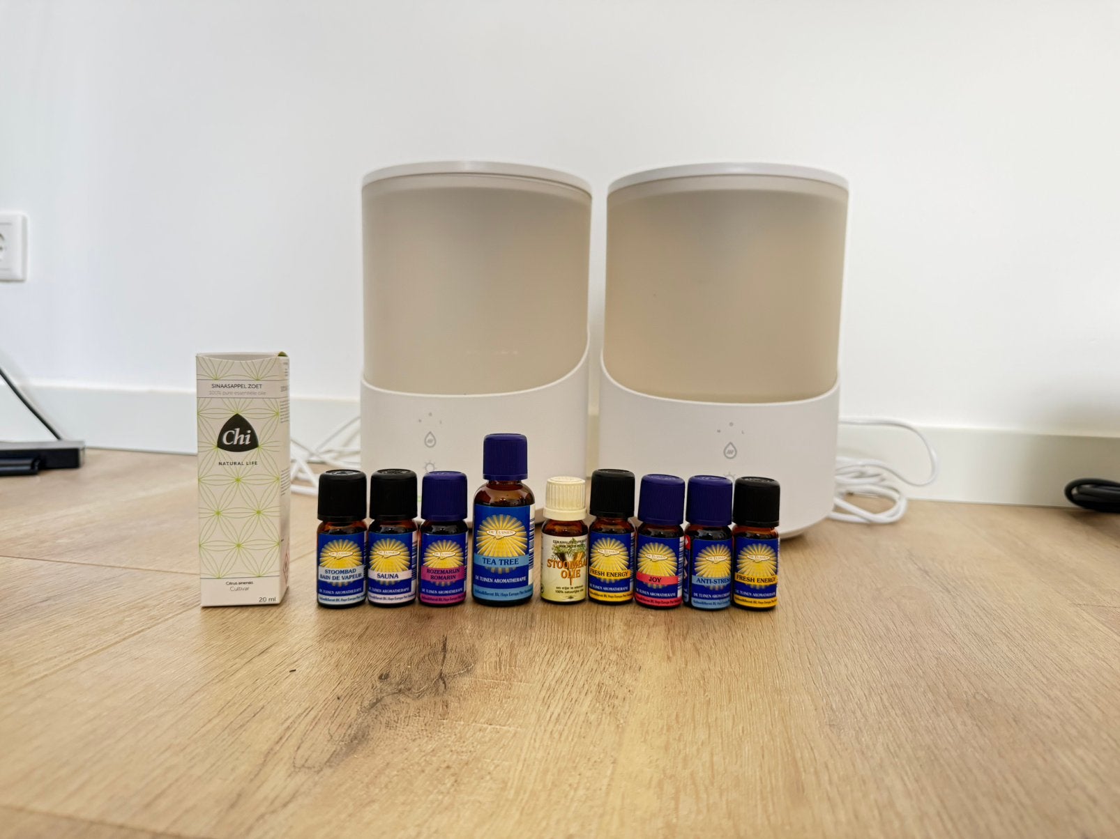 2x VOCOlinc Smart Aroma Diffuser + Oliën Geurset - Compleet, Ophalen of Verzenden, Zo goed als nieuw, Luchtontvochter
