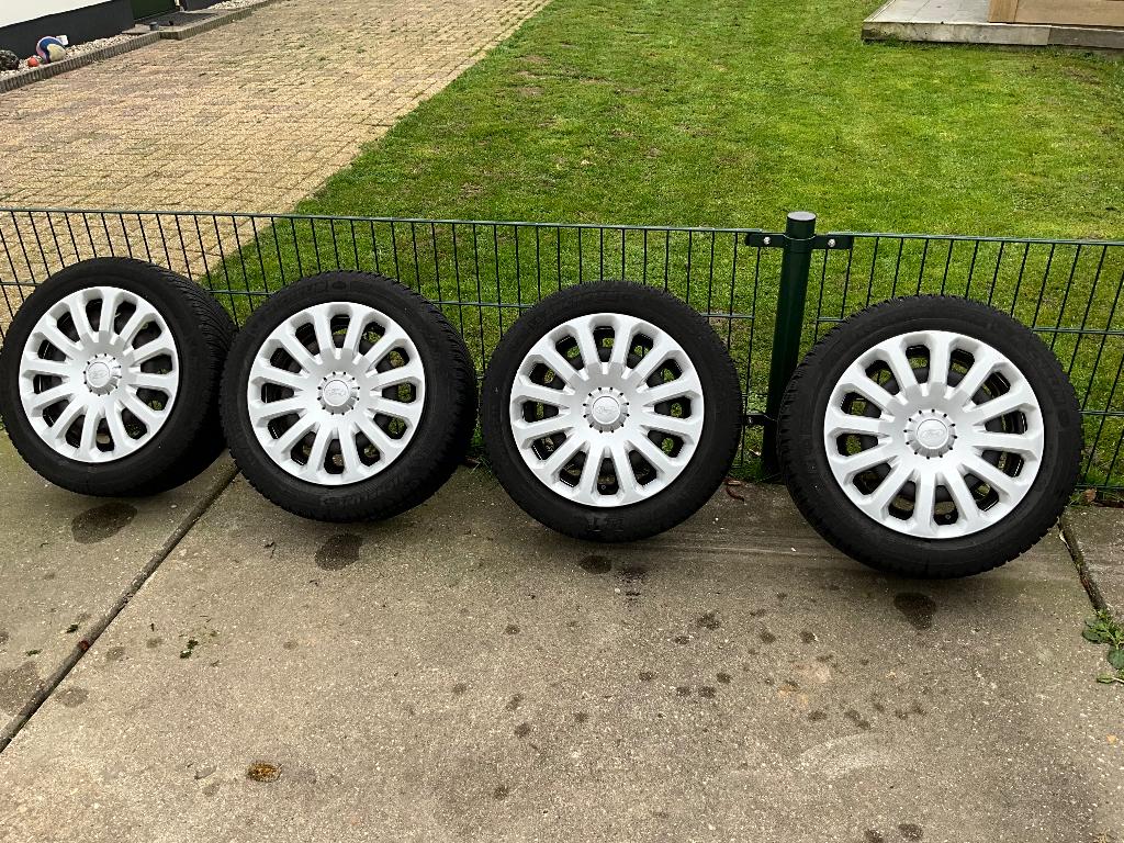 Velgen met Winterbanden en wieldoppen, Auto-onderdelen, Banden en Velgen, Ophalen, Gebruikt, 15 inch, Winterbanden