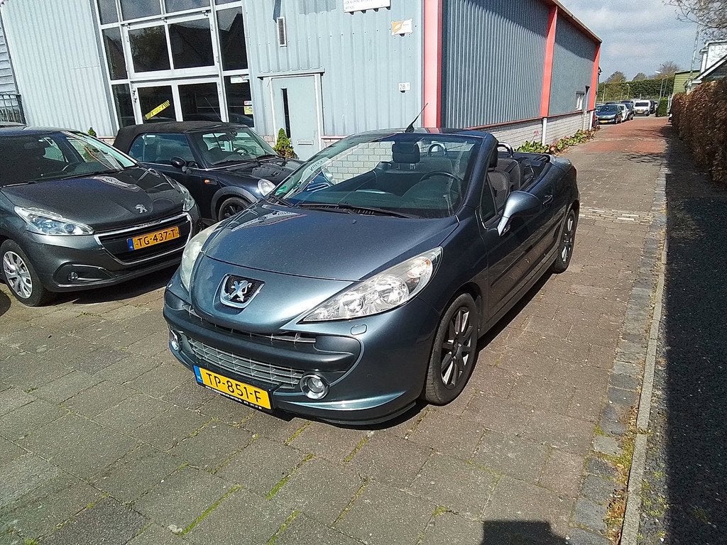 Peugeot 207 CC 1.6 VTi Airco/ lmv., Voorwielaandrijving, Gebruikt, Zwart, 4 cilinders