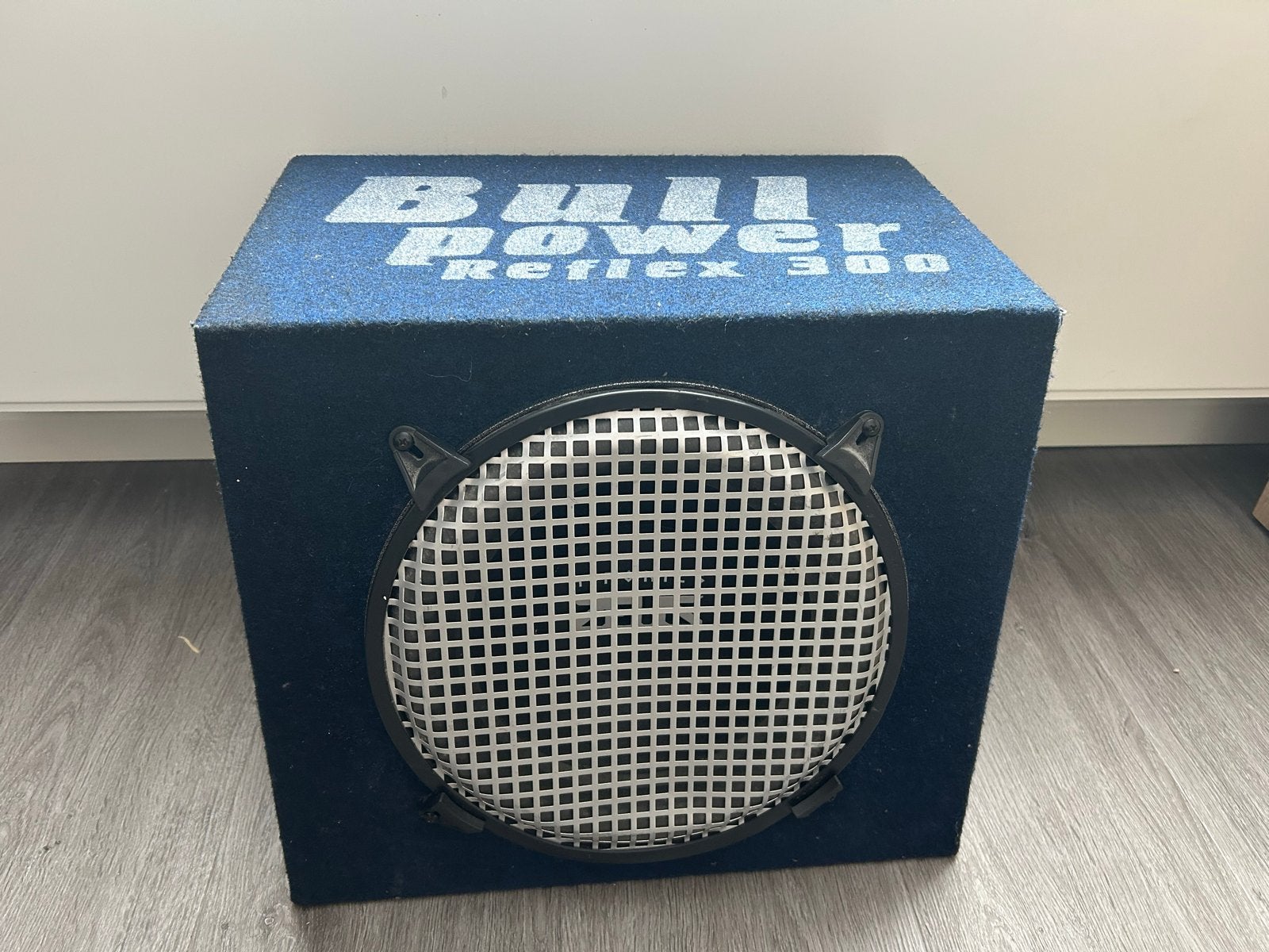 Magnat Bull Power Reflex met 500 hifonics zeus Subwoofer, Auto diversen, Autospeakers, Ophalen, Gebruikt