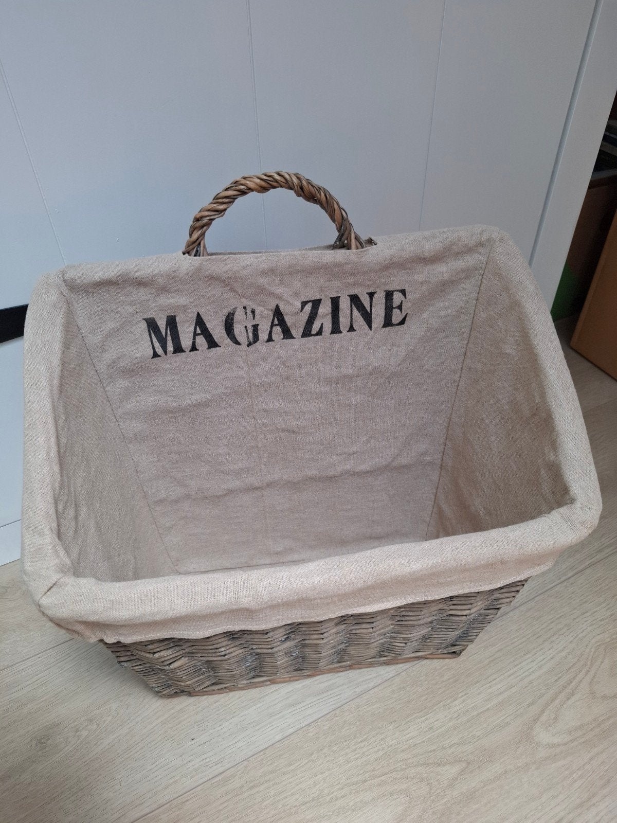 Rotan krantenbak met stoffen binnenvoering, Huis en Inrichting, Woonaccessoires | Krantenbakken en Lectuurbakken, Ophalen of Verzenden