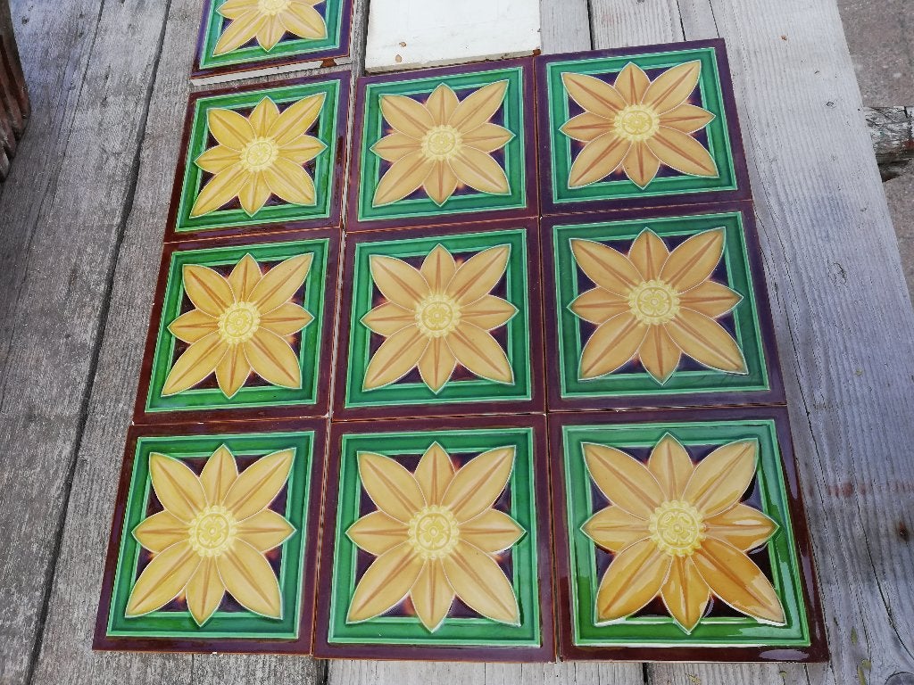 36 stuks Antieke wandtegels met warmgele afbeelding bloem, Antiek en Kunst, Ophalen