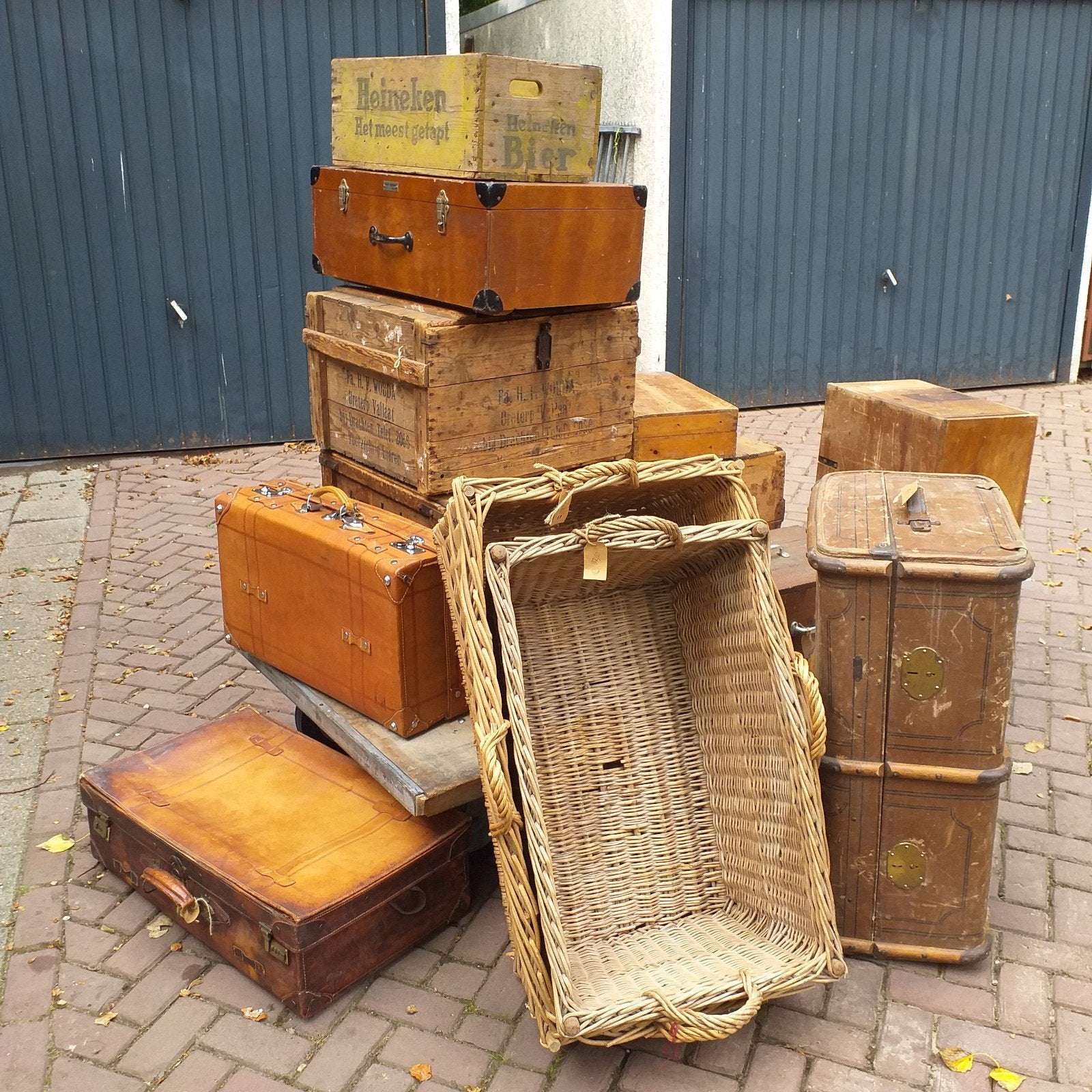 antieke koffer , kist , manden , wasmand , eierkist (m2456831687 ...