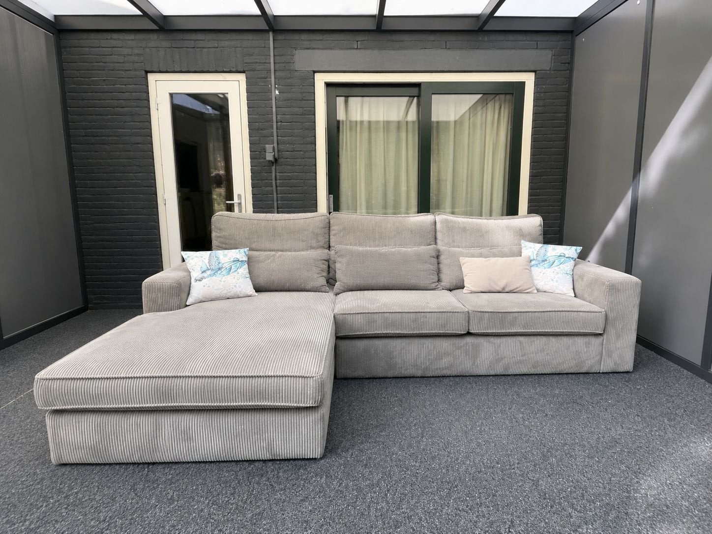 ruime grijze hoekbank van seats and sofas met chaise lounge, Ophalen, Zo goed als nieuw, Bank
