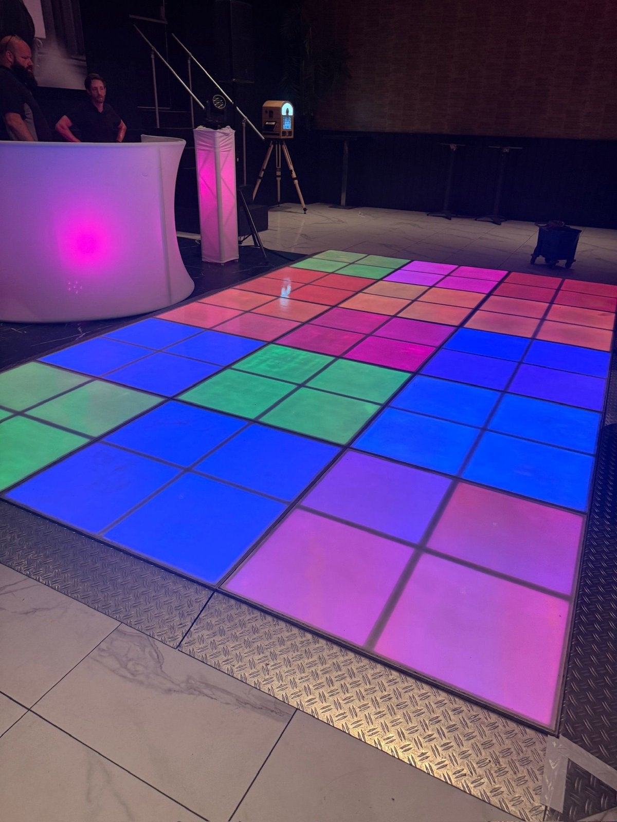 Led Dansvloer 25m² met Controllers en Flightcases, Ophalen, Gebruikt, Licht, Kleur