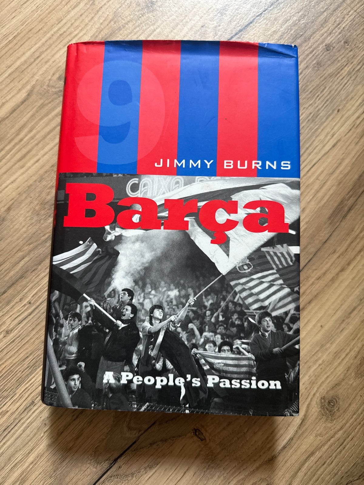 Boek: Barça - A People's Passion door Jimmy Burns, Ophalen of Verzenden, Gelezen, Balsport