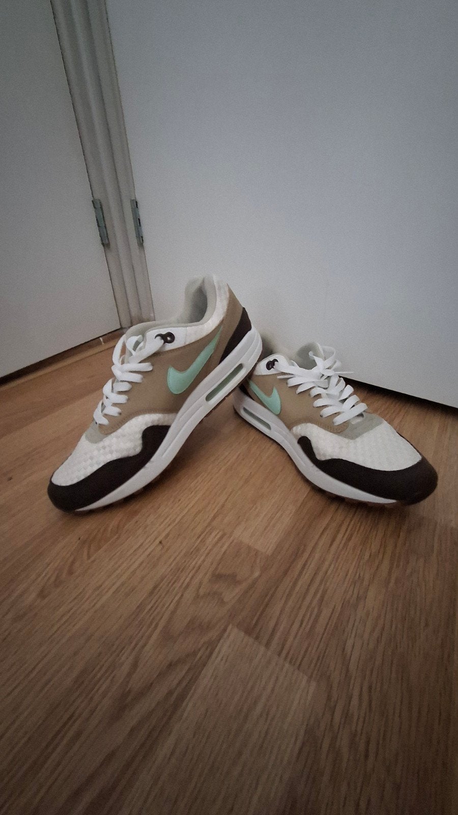Nike Air Max 1 Sneakers - crepe hemp maat 42.5, Kleding | Heren, Ophalen of Verzenden, Zo goed als nieuw