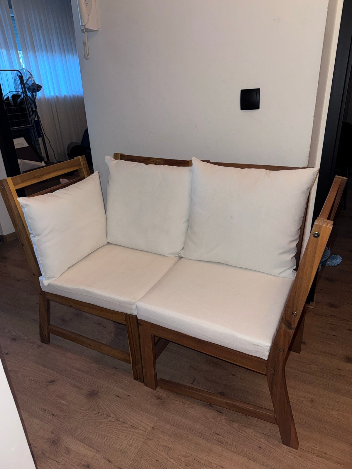 Twee houten stoelen, om te vormen tot bankje met kussens, Ophalen, Gebruikt, Tweepersoons, Hout