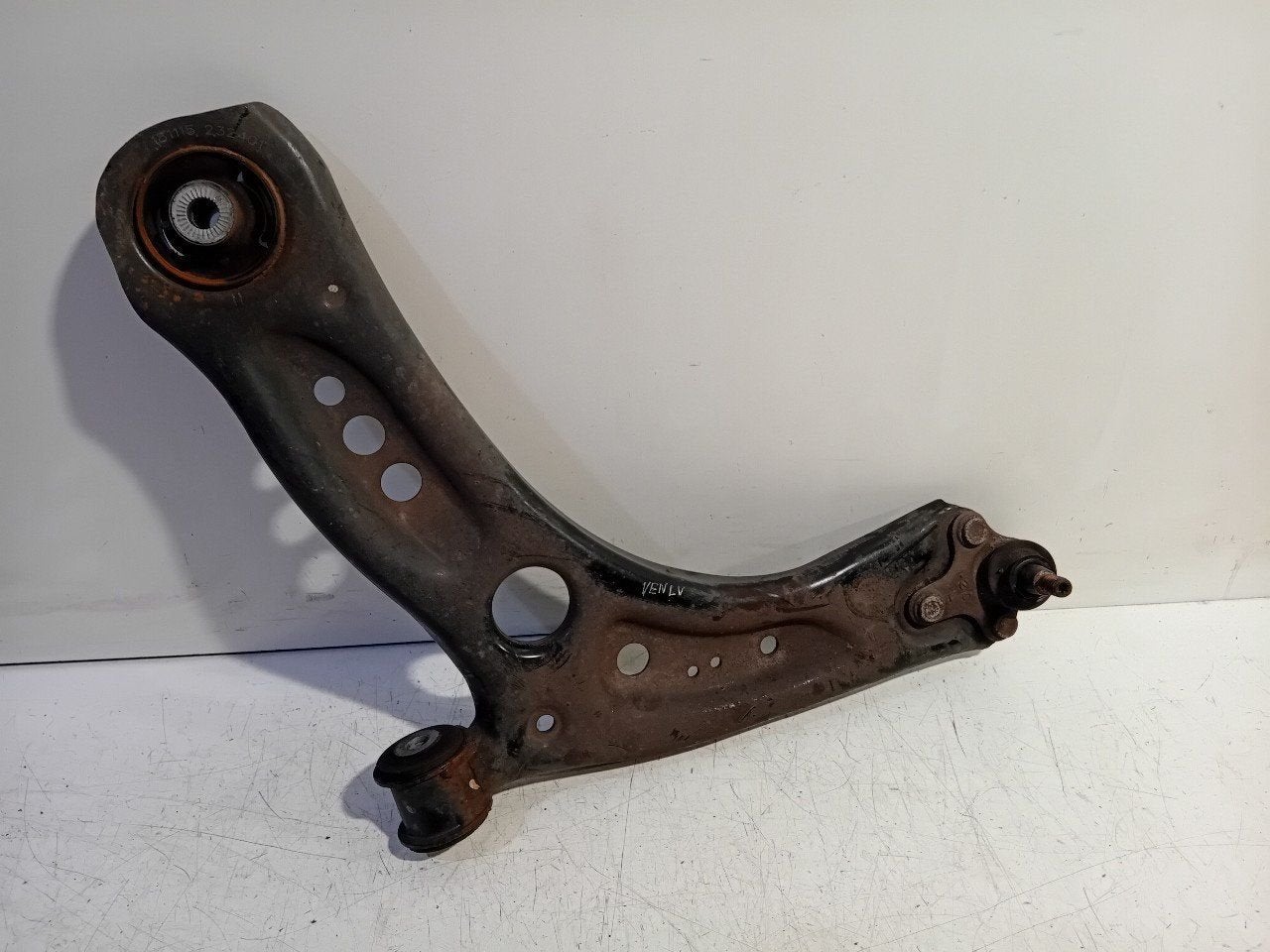 Draagarm links voor Seat Leon, Onderdelen@venauto.nl, Van der Ven Autorecycling B.V., Gebruikt, Ettenseweg 76, 4706 PB Roosendaal, The Netherlands