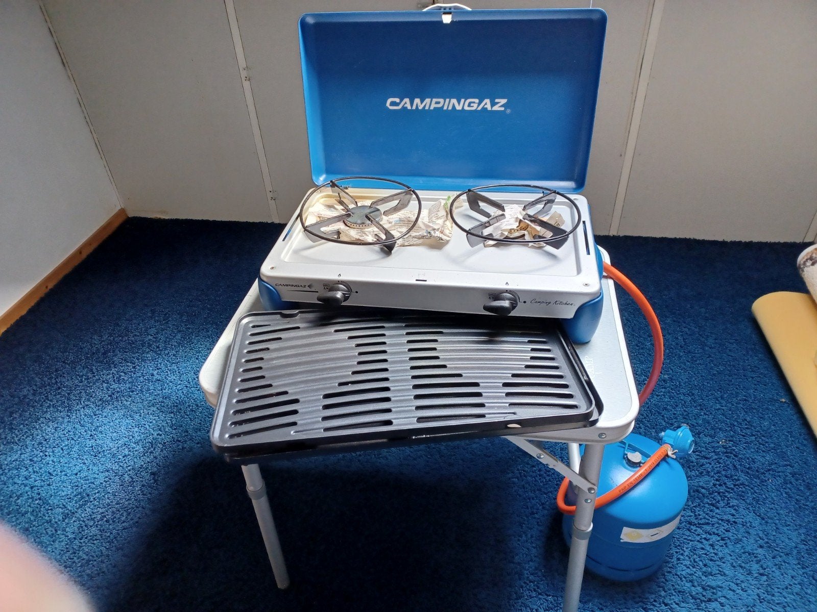 Campingaz Camping Kitchen 2 brander met grill en gasfles, Ophalen of Verzenden, Gebruikt