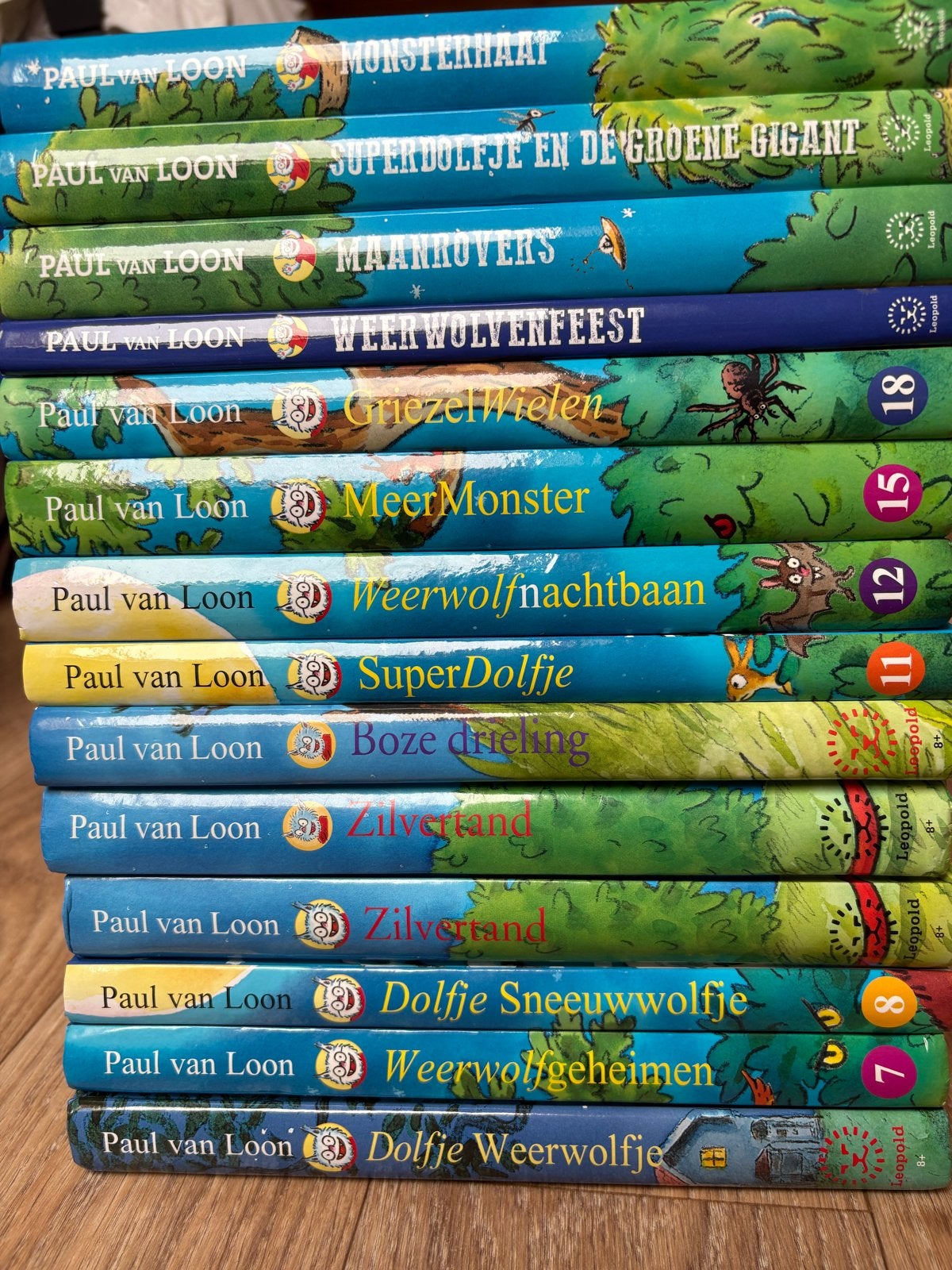 Paul van Loon Dolfje Weerwolfje boeken - 13 stuks, Boeken, Ophalen, Gelezen, Fictie