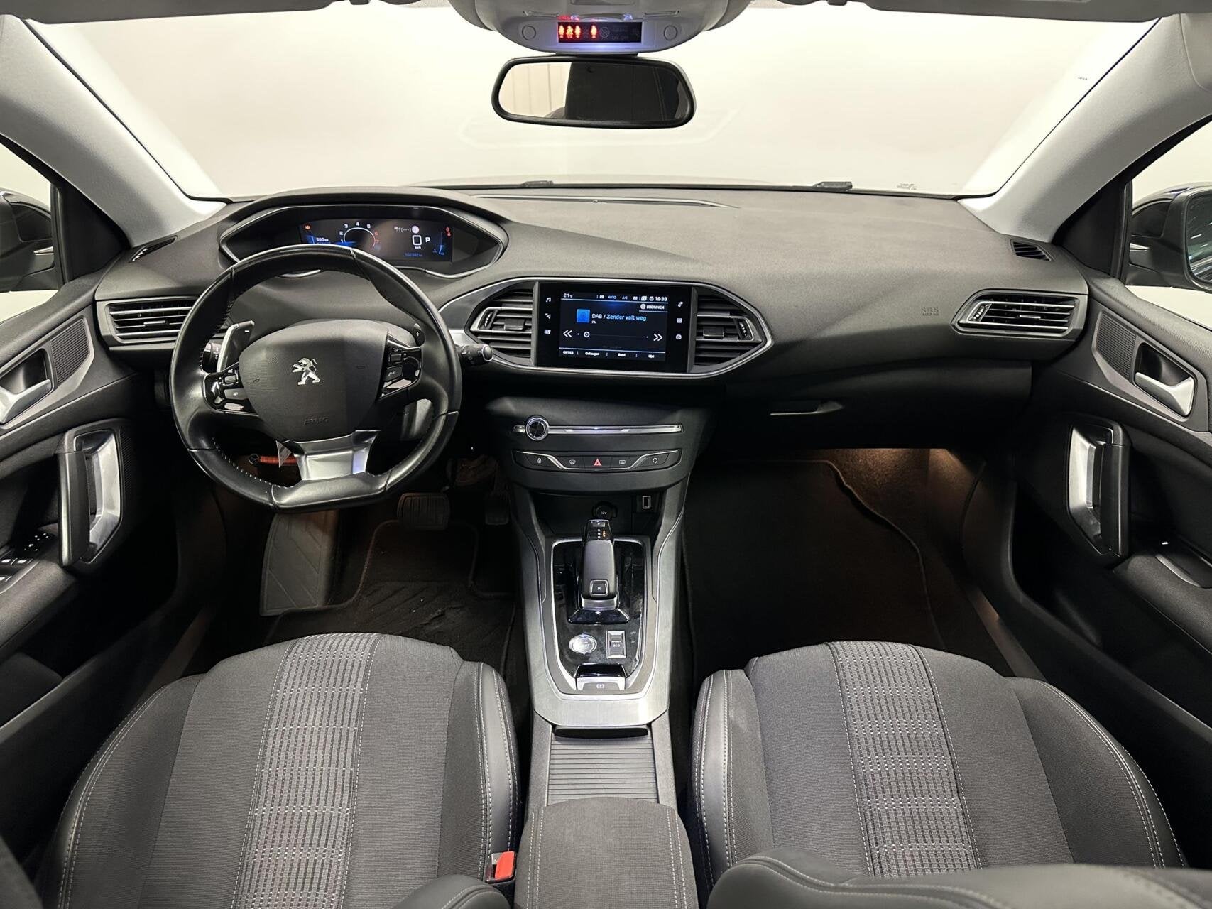 Peugeot 308 SW 1.2 PureTech Allure CARPLAY NAVI CRUISE ECC D, Auto's, Peugeot, 1199 cc, Met garantie (alle), Leder en Stof, Zwart