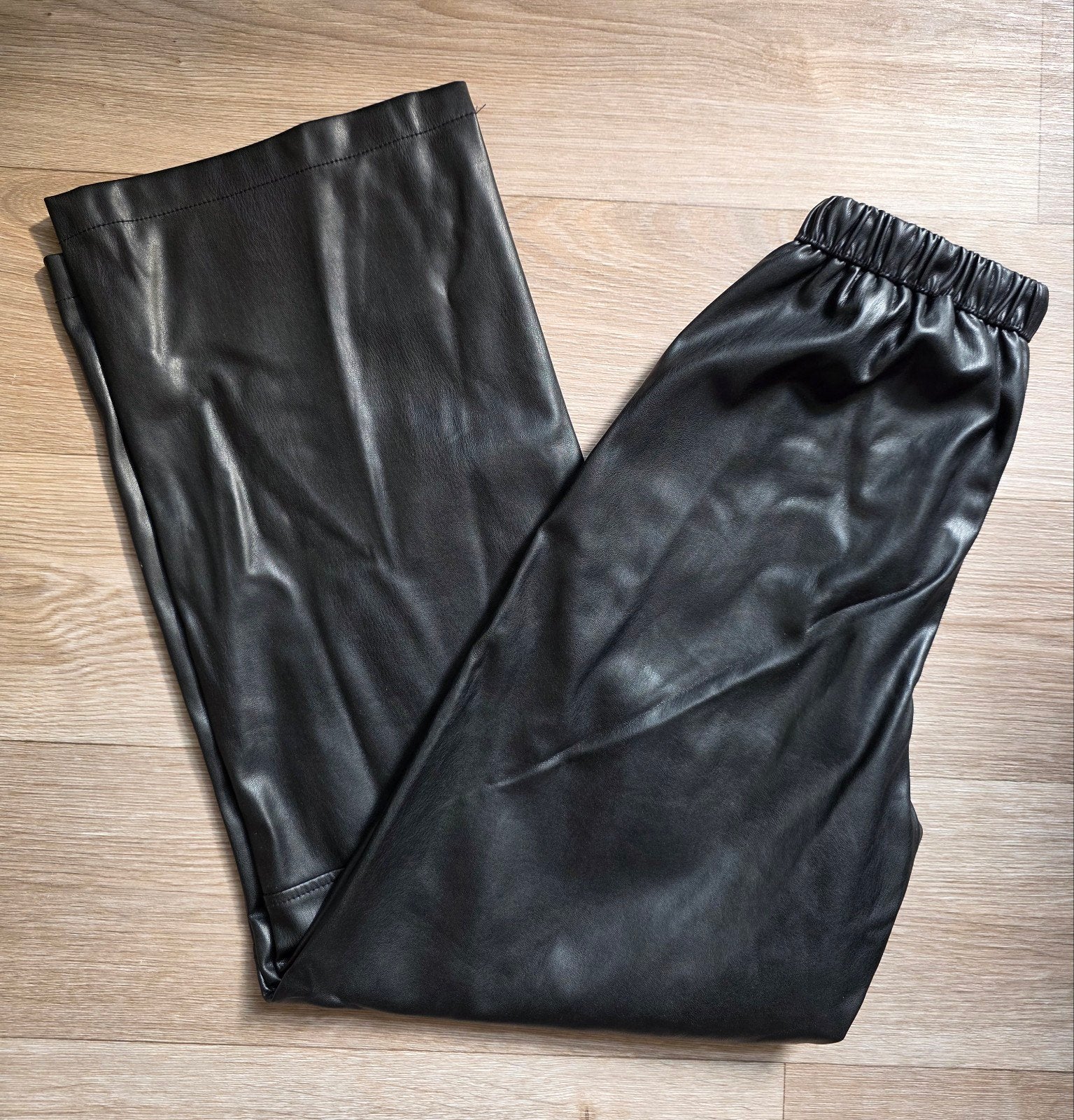 Bershka zwarte leather look broek XS, Verzenden, Zwart, Bershka, Zo goed als nieuw