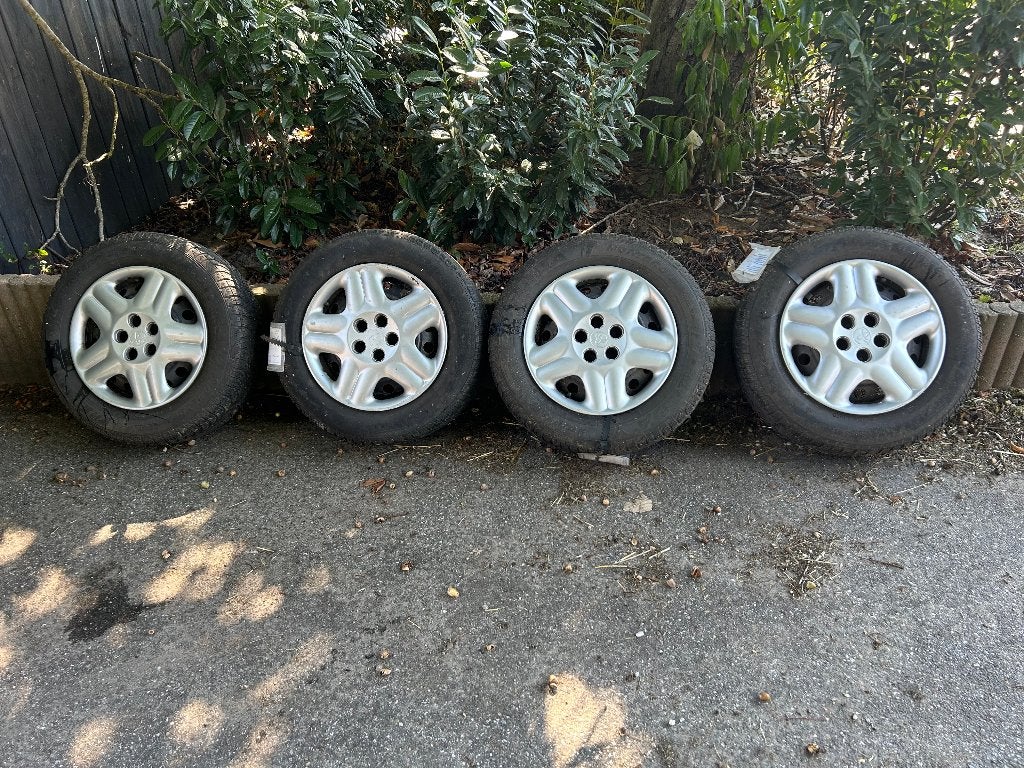 Winterbanden Toyota 195/65 R15, Auto-onderdelen, Banden en Velgen, Ophalen, Gebruikt, 15 inch, Banden en Velgen