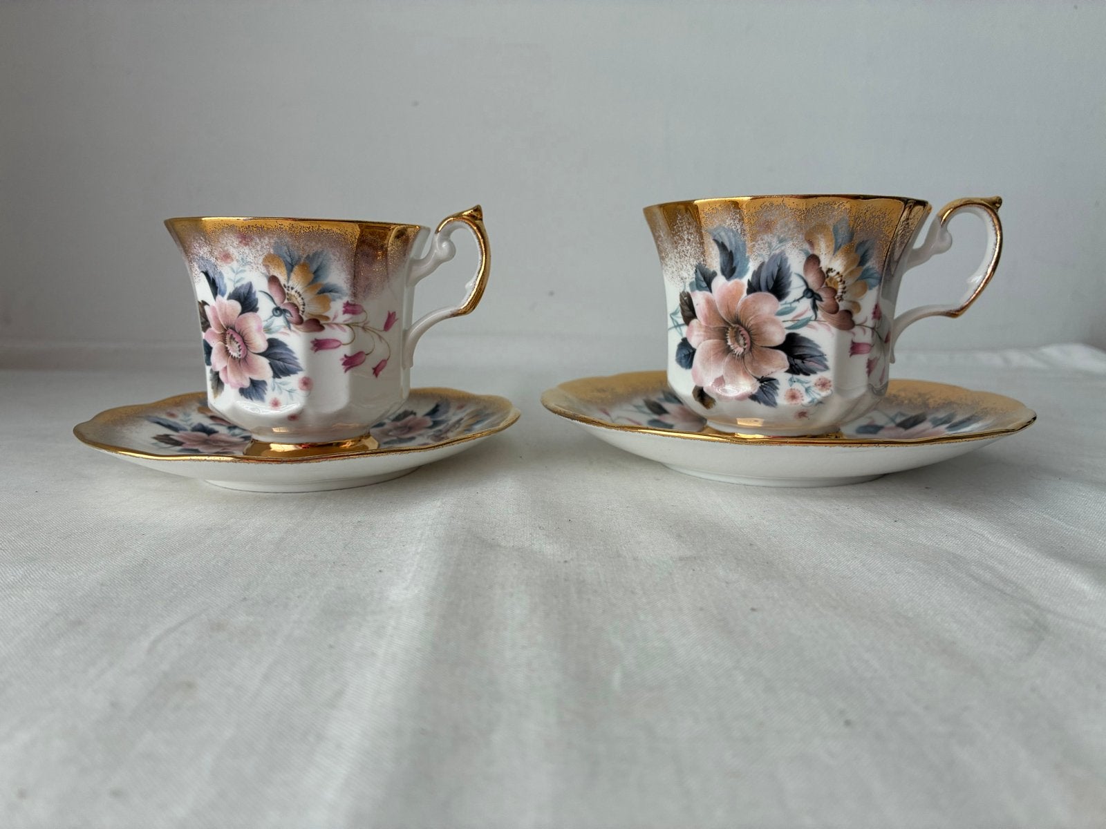 Elizabethan Bone China Kop en Schotel Set - Bloemenpatroon, Ophalen of Verzenden