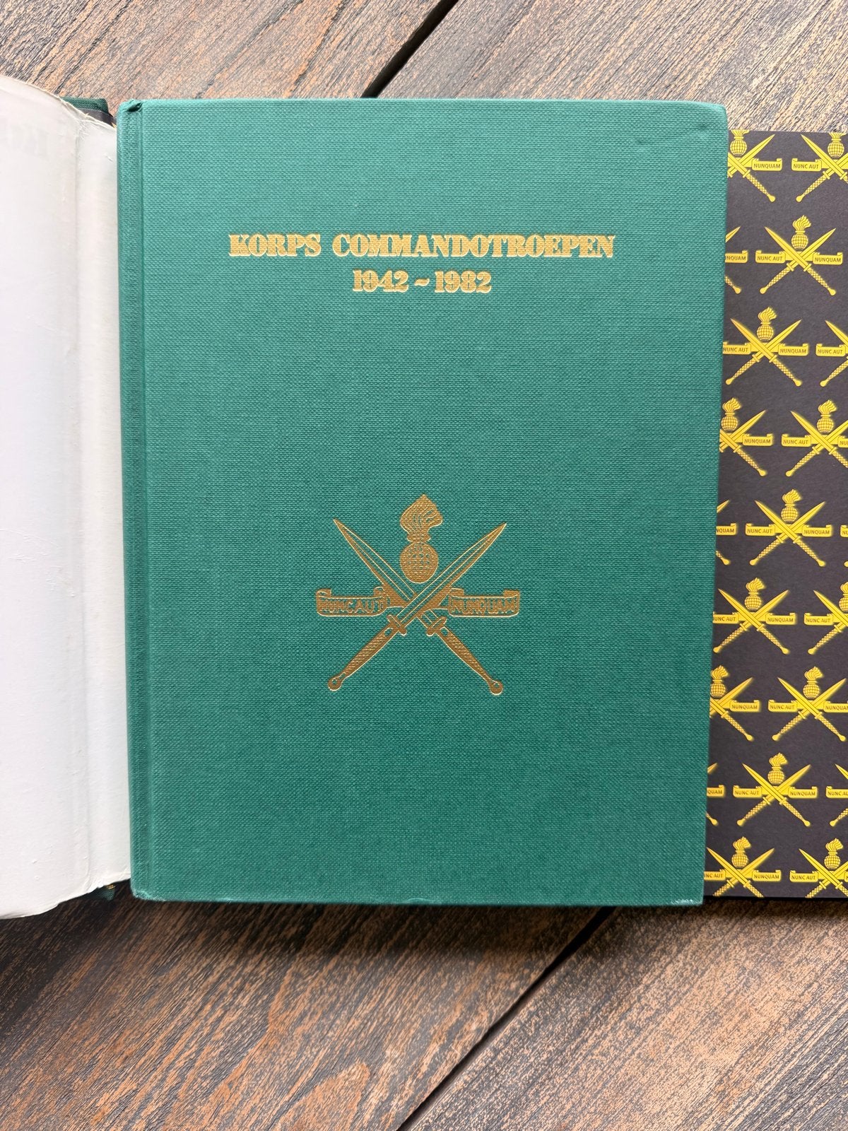 Korps Commandotroepen 1942-1982 - Twee boeken, Verzamelen, Ophalen of Verzenden, Landmacht, Nederland, Boek of Tijdschrift