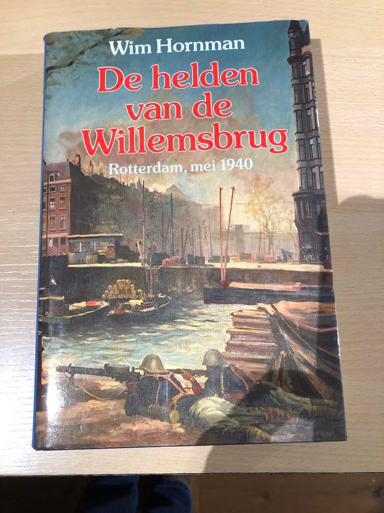 De helden van de Willemsbrug - Wim Hornman, Boeken, Ophalen of Verzenden, 20e eeuw of later, Gelezen