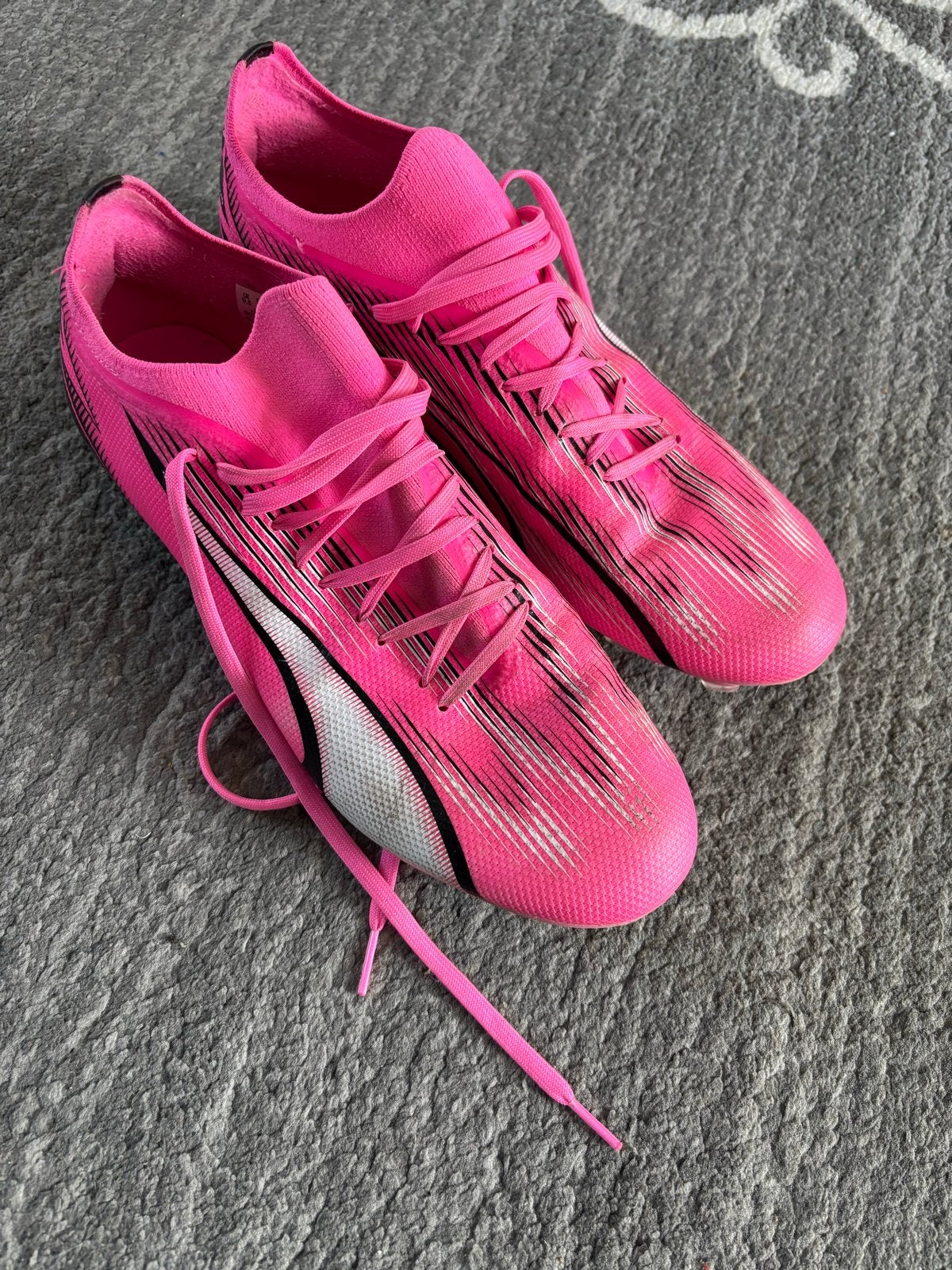 Puma Ultra Voetbalschoenen - Fel Roze, Zo Goed als Nieuw, Ophalen of Verzenden, Zo goed als nieuw, Schoenen