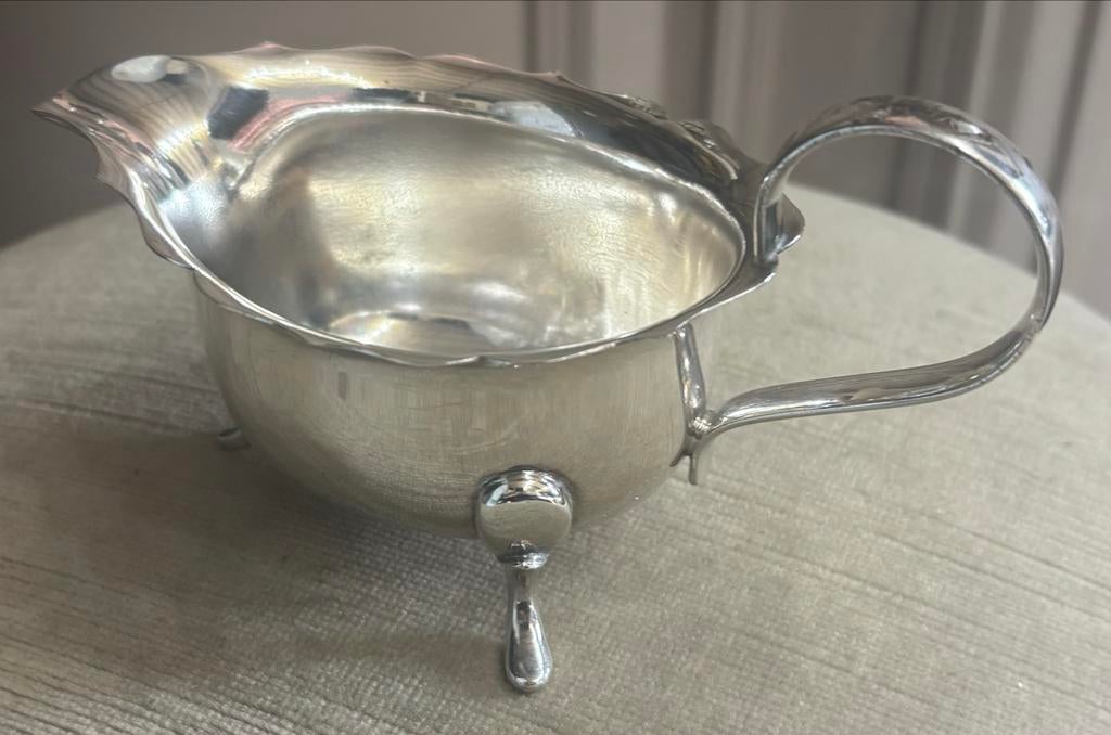 Zwaar verzilverde  sauskom op drie pootjes, Antiek en Kunst, Ophalen of Verzenden, Zilver