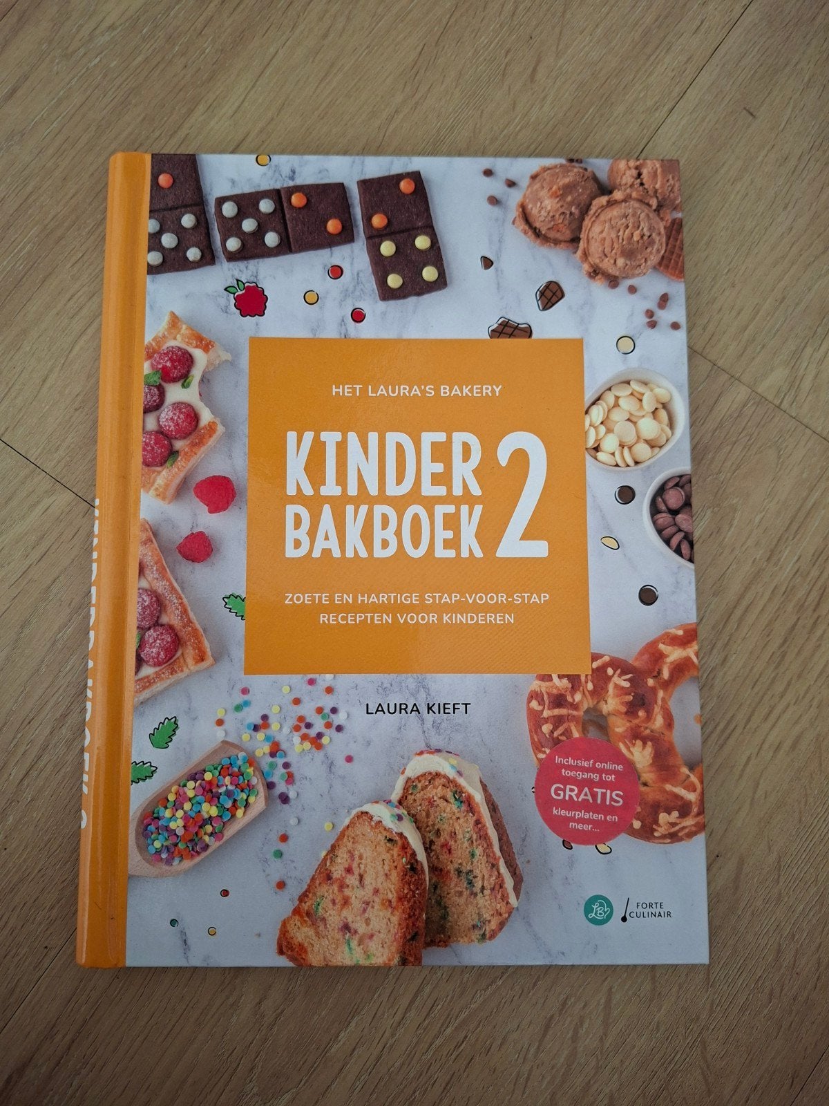 Laura's Bakery Kinder Bakboek 2 - Zoet & Hartig, Taart, Gebak en Desserts, Ophalen of Verzenden, Zo goed als nieuw, Laura Kieft