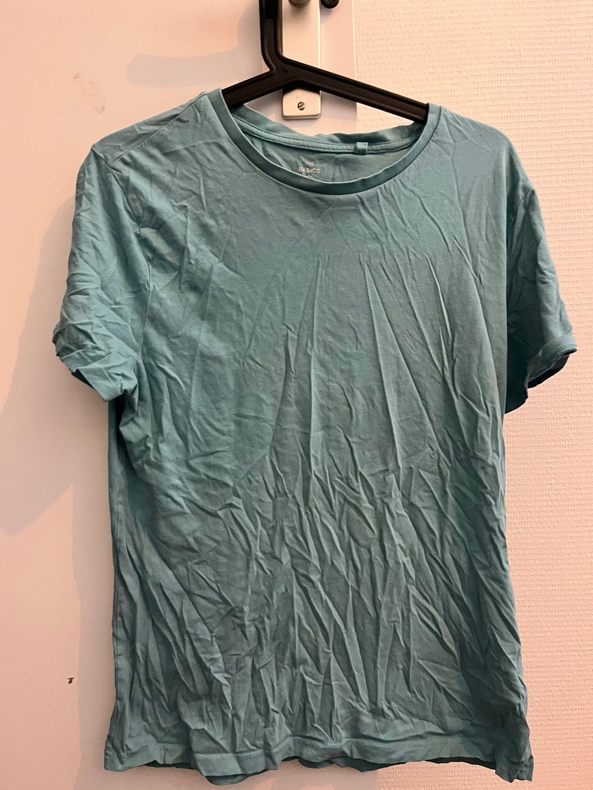 Turquoise basic T-shirt van The Basics, maat M, Kleding | Heren, T-shirts, Zo goed als nieuw, Maat 48/50 (M), Blauw, Ophalen of Verzenden