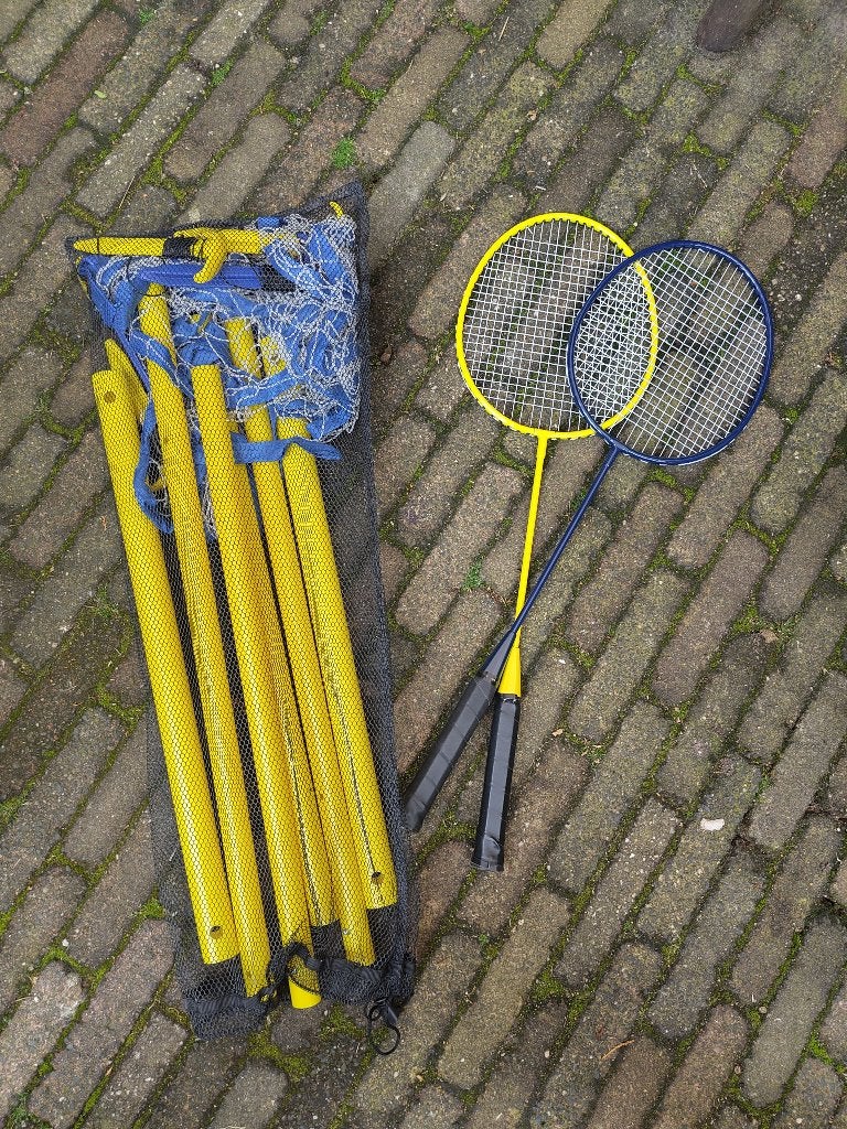 Badminton set (net + rackets), Sport en Fitness, Badminton, Ophalen of Verzenden, Zo goed als nieuw, Racket(s)