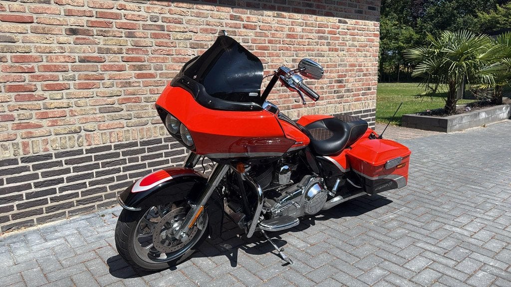 Harley Davidson Road Glide 110 FLTRSE3 CVO Roadglide Screami, Laan van Vredenoord 33
2289 DA  Rijswijk, NL, H-DCUSTOMERSERVICE@Harley-Davidson.com