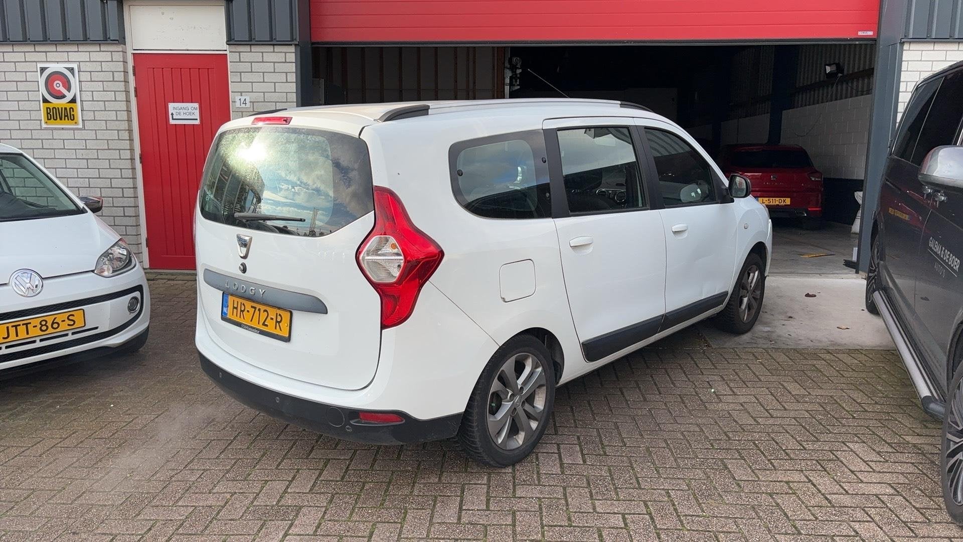 Dacia Lodgy 1.2 TCe 10th Anniversary 7p. 1STE EIG / DEALER O, Auto's, Voorwielaandrijving, Gebruikt, Wit, Origineel Nederlands