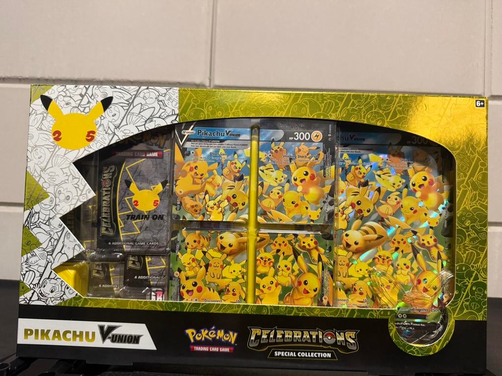 Pikachu V-Union Celebrations Special Collection Box., Ophalen of Verzenden, Nieuw, Overige typen