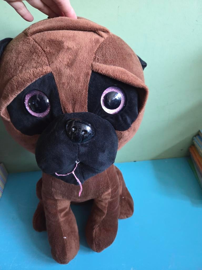 Schattige bruine mopshond knuffel met grote ogen, Kinderen en Baby's, Speelgoed | Knuffels en Pluche, Overige merken, Overige karakters