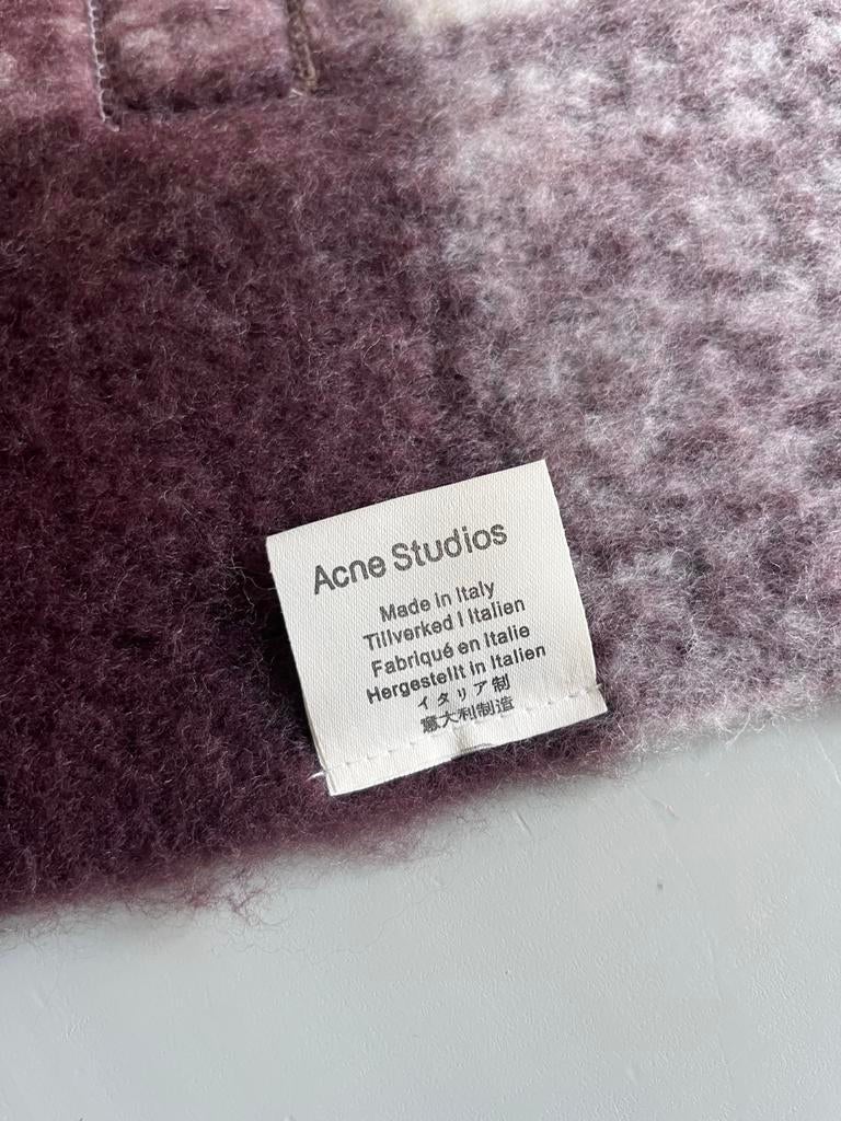 Lange Acne Studios sjaal - Zo goed als nieuw, Kleding | Dames, Ophalen of Verzenden, Zo goed als nieuw, Maat 46/48 (XL) of groter