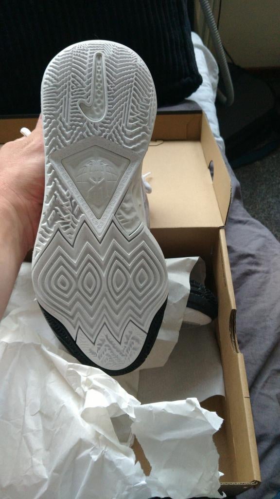 Nike Kyrie Flytrap V sneakers - Maat 42.5, Ophalen of Verzenden