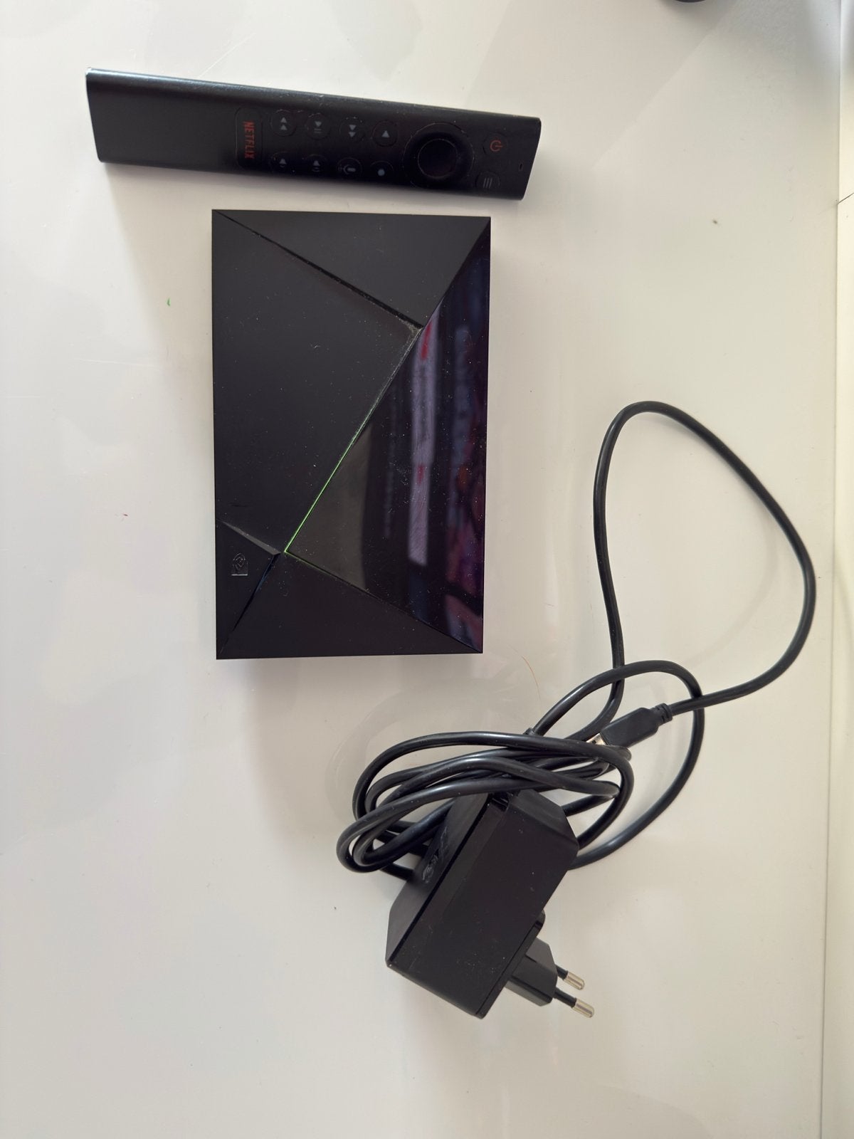NVIDIA Shield TV Pro 4K HDR Streaming Mediaspeler, Ophalen, Zo goed als nieuw, HDMI, Zonder harde schijf