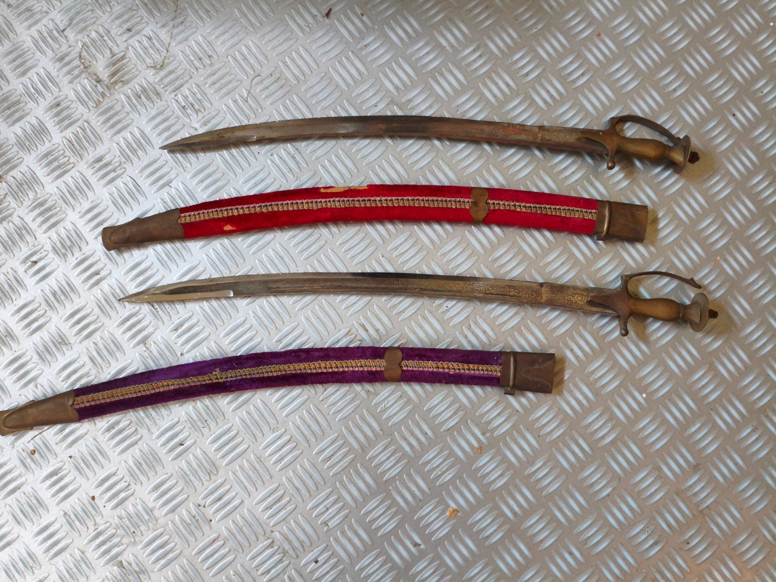 Set van twee antieke sabels met schede - Oosterse stijl, Ophalen of Verzenden, Landmacht, Nederland